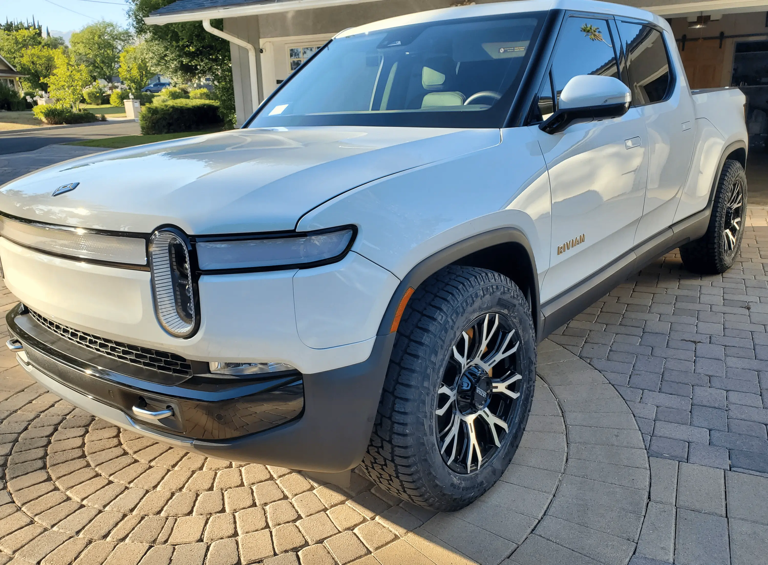Rivian R1T R1S Take FIVE on Custom Wheels, Curious which you prefer? 1673655679185