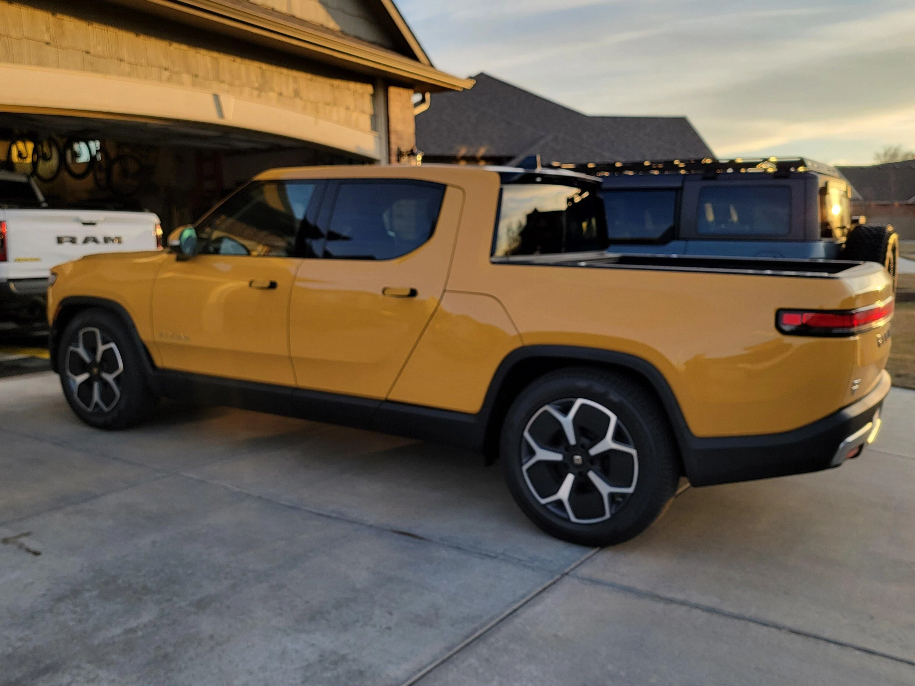 Rivian R1T R1S COMPASS YELLOW R1T Photos 20230113_170852