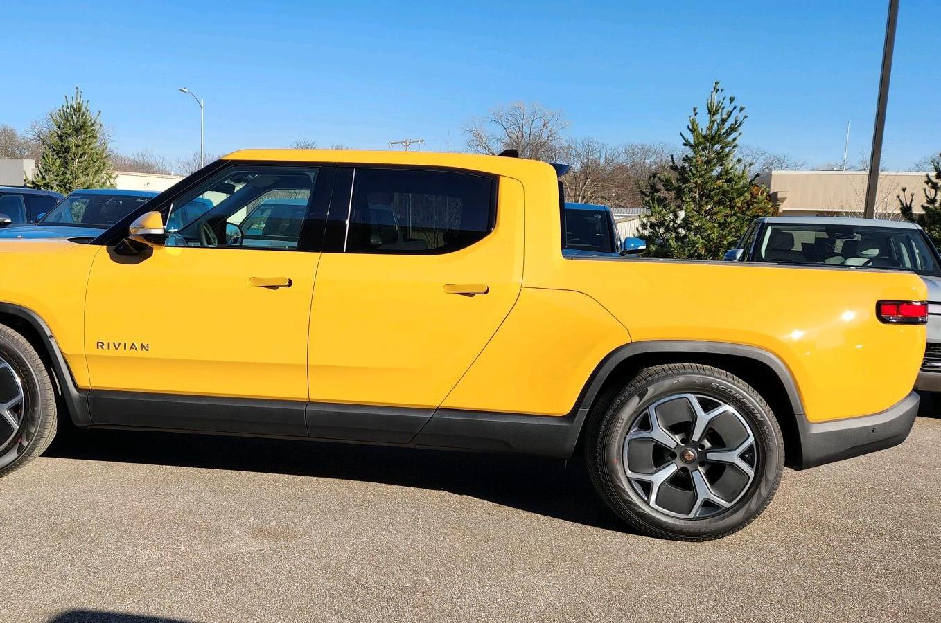 Rivian R1T R1S COMPASS YELLOW R1T Photos IMG_20230113_204029~2