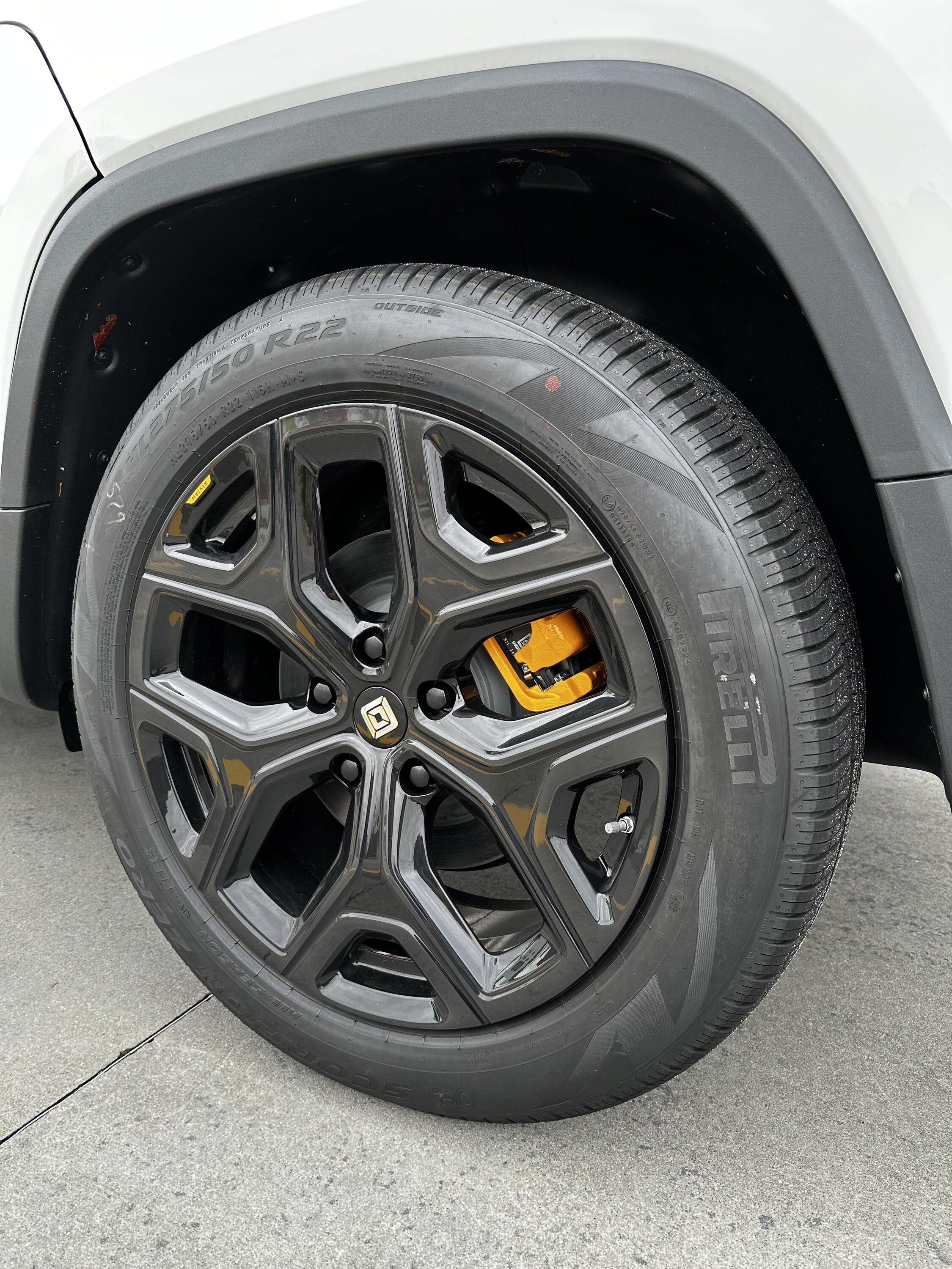Rivian R1T R1S Which tires come on 22 wheels? IMG_4348