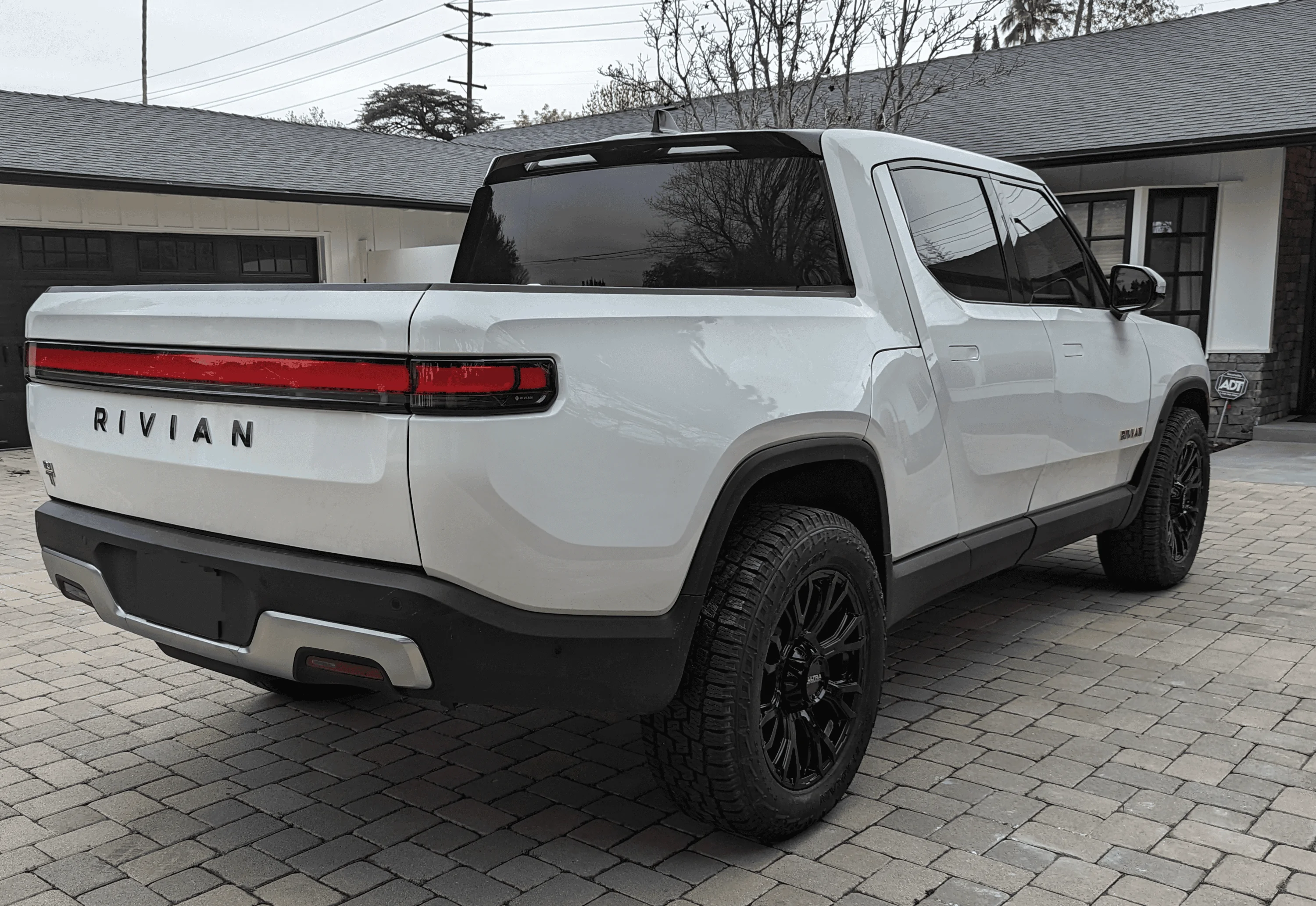 Rivian R1T R1S Take FIVE on Custom Wheels, Curious which you prefer? 1673711721224