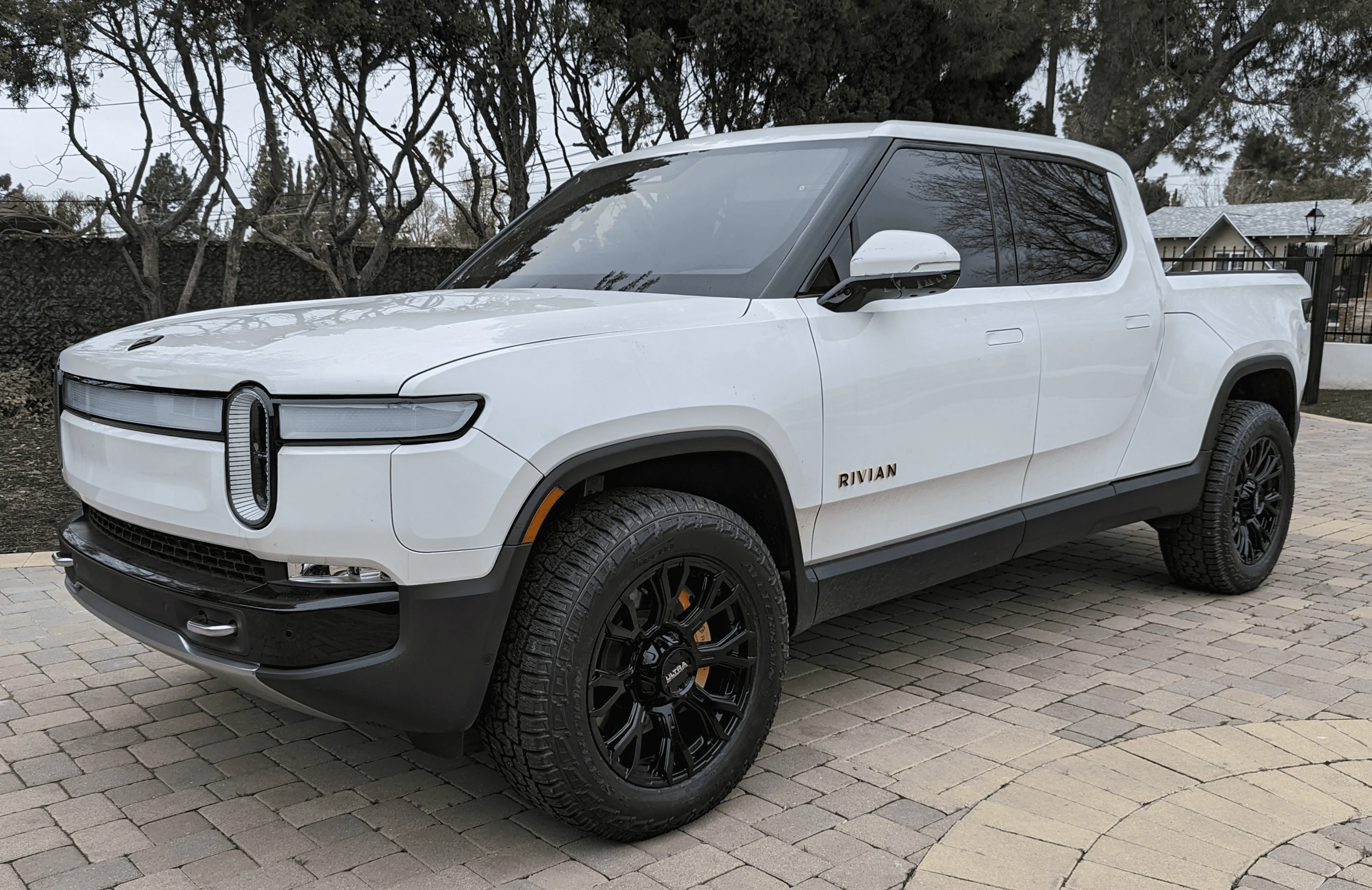 Rivian R1T R1S Take FIVE on Custom Wheels, Curious which you prefer? 1673711760626