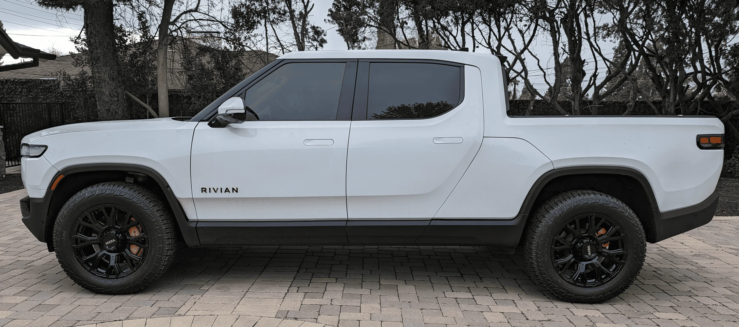 Rivian R1T R1S Take FIVE on Custom Wheels, Curious which you prefer? 1673711821387