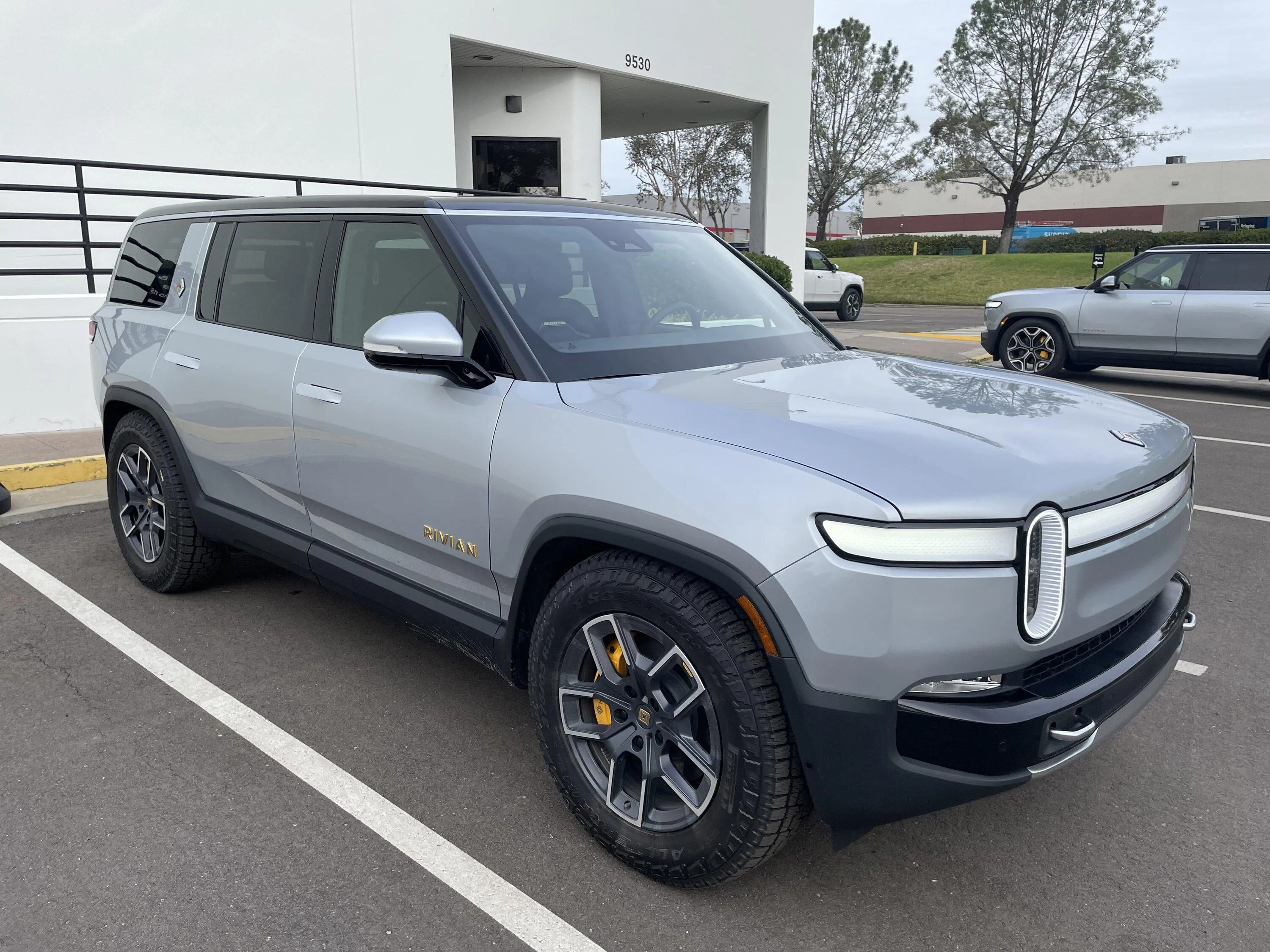 Rivian R1T R1S LA SILVER Rivian Photos 0a377yt633ca1