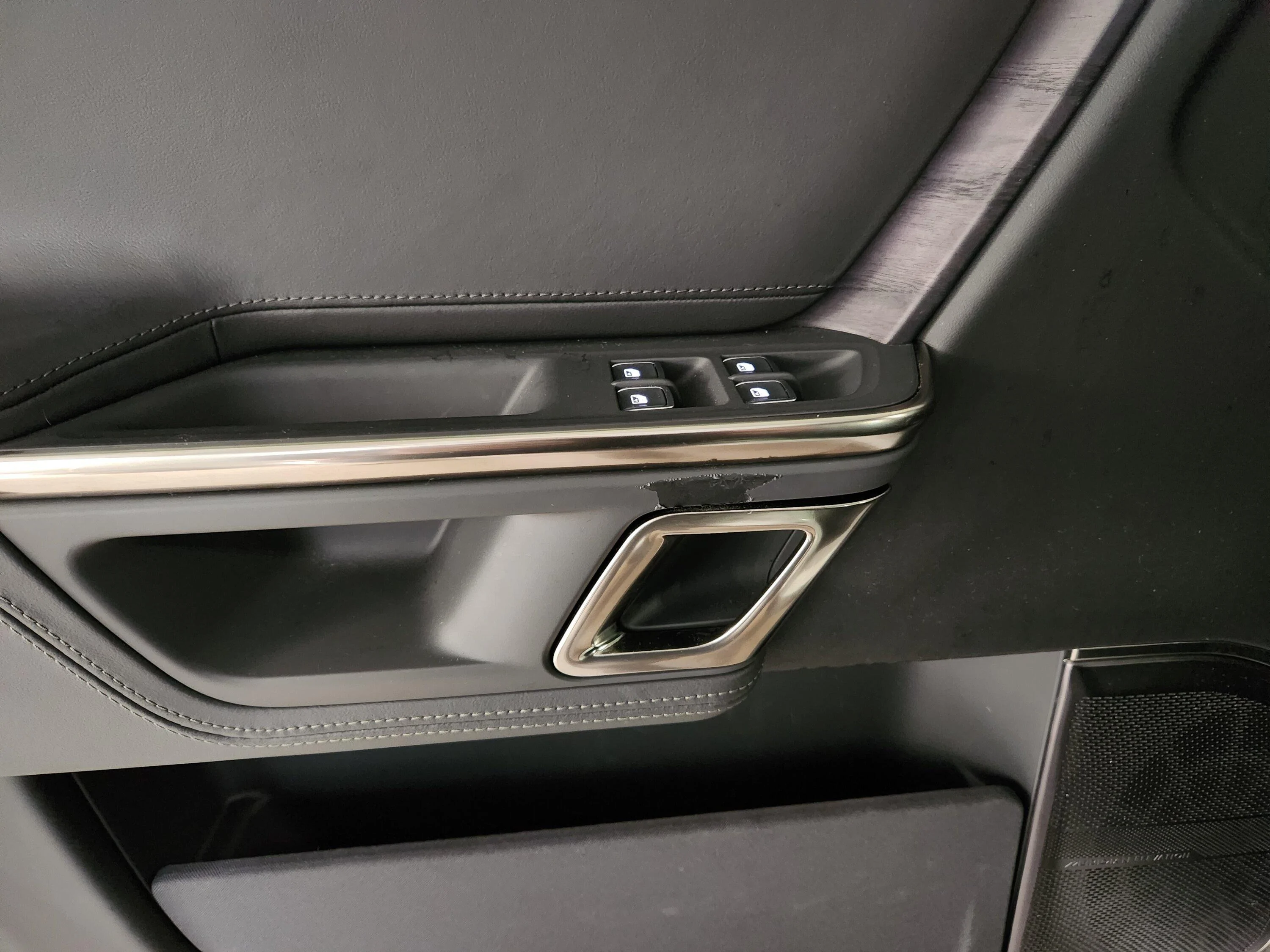 Rivian R1T R1S Interior peeling 20230117_173724