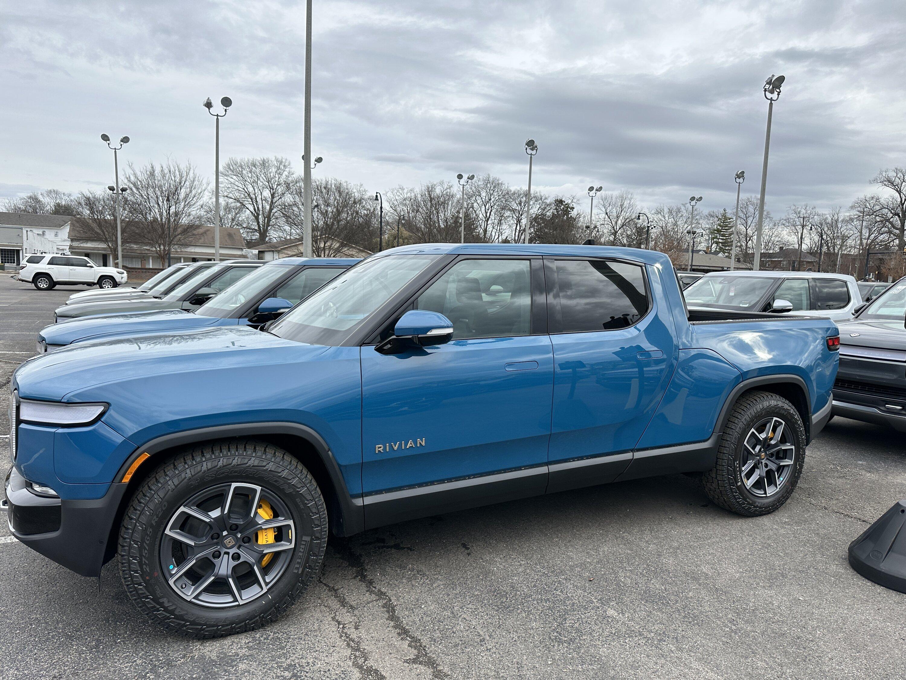 Rivian R1T R1S Second Tennessee Service Center is Officially Open A19147CF-AB82-4160-B9F7-6CC9CB893079