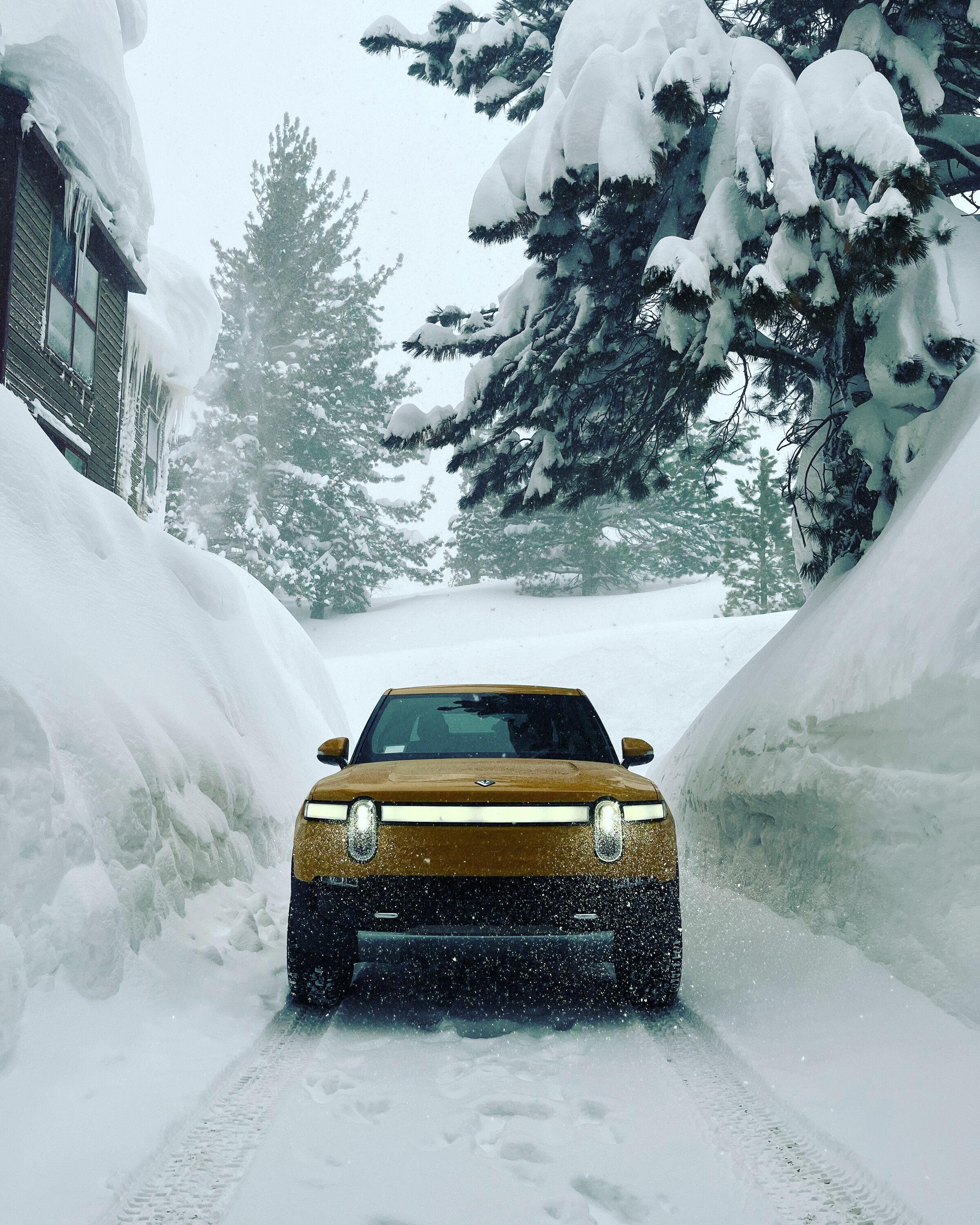 Rivian R1T R1S COMPASS YELLOW R1T Photos 2DCF4B20-2131-4E05-A18C-D8D9E096D25D