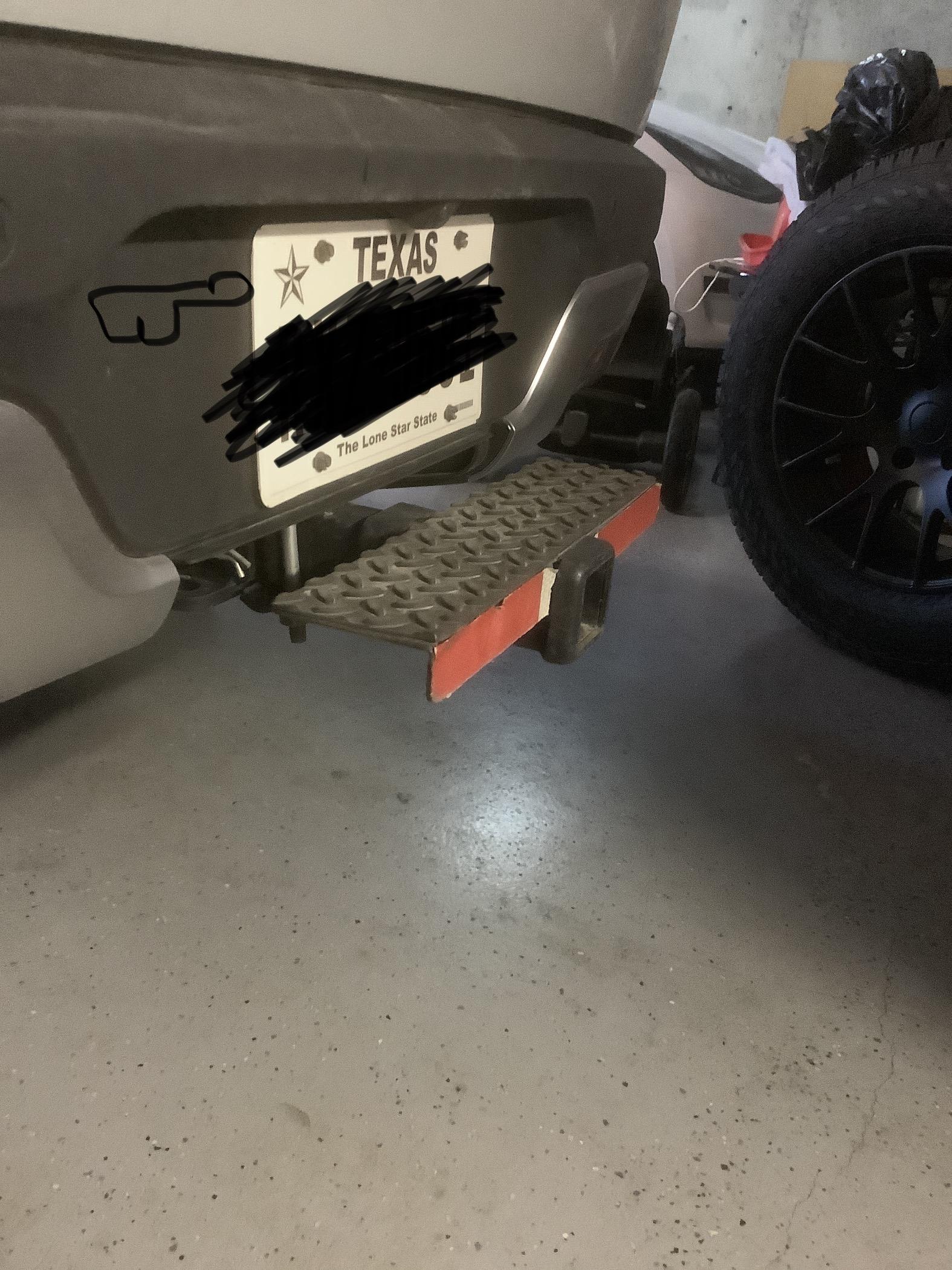 Rivian R1T R1S Bed step EB4DD3B0-5502-4E11-B0FA-B5A72540010B