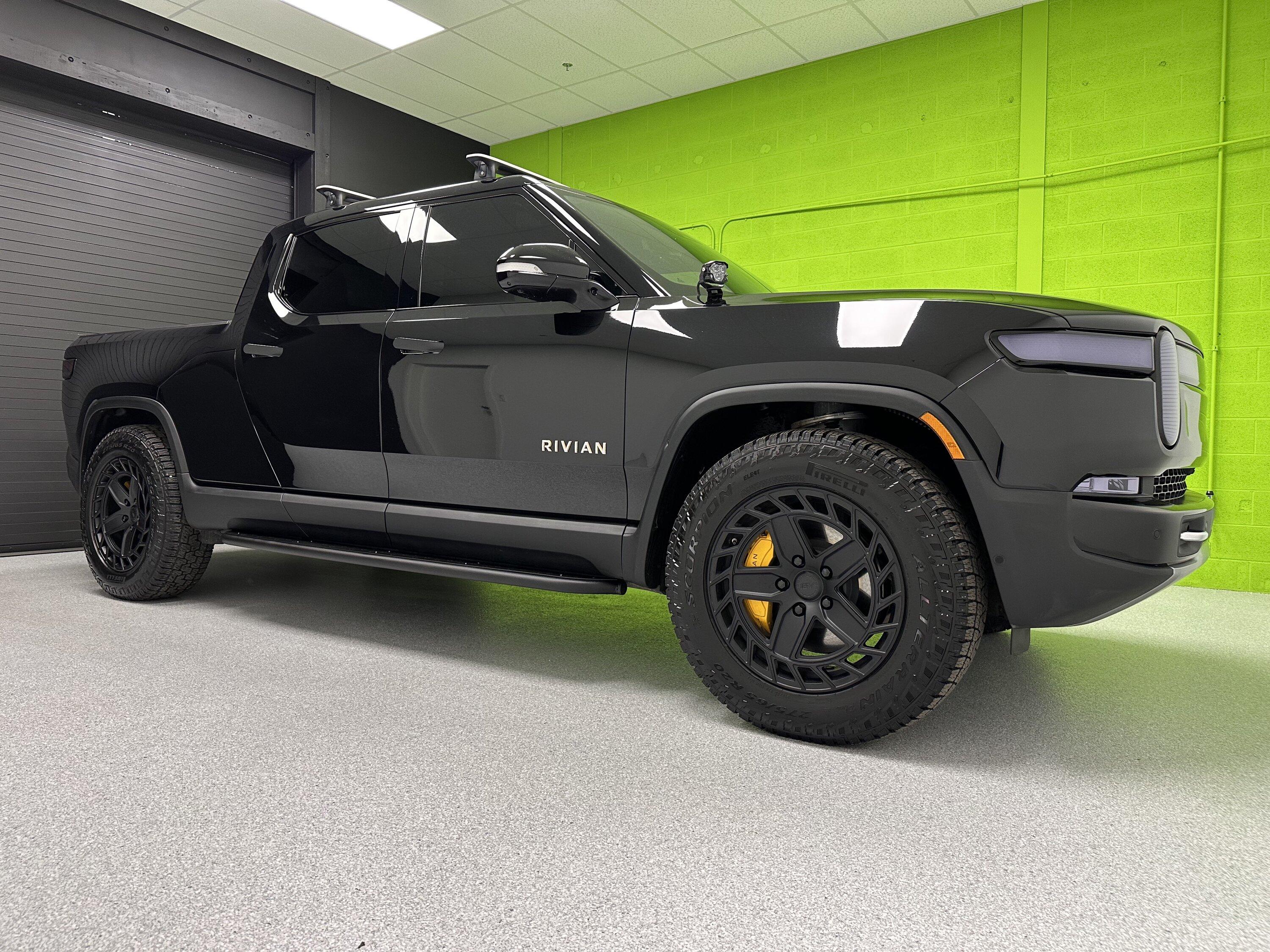 Rivian R1T R1S Introducing RMaxx Running Boards & Rock Sliders for Rivian R1T / R1S from Team 1EV R2