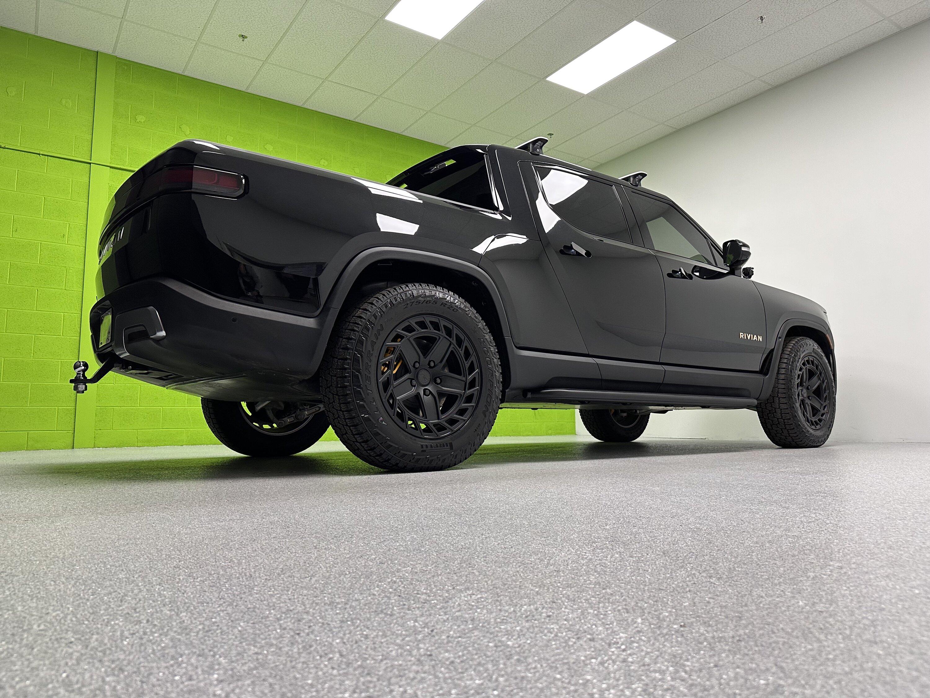Rivian R1T R1S Introducing RMaxx Running Boards & Rock Sliders for Rivian R1T / R1S from Team 1EV R9