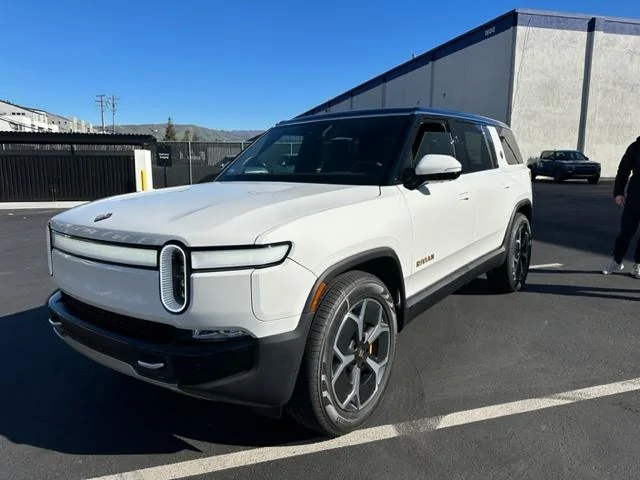 Rivian R1T R1S ? GLACIER WHITE R1S  Photos IMG_3669