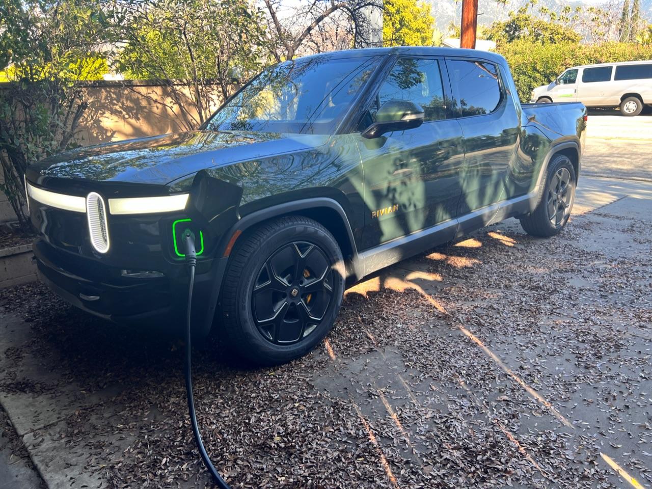 Rivian R1T R1S FOREST GREEN R1T Photos FD0C5032-4DB3-4ED7-AE3D-47ECCFDAAA0B