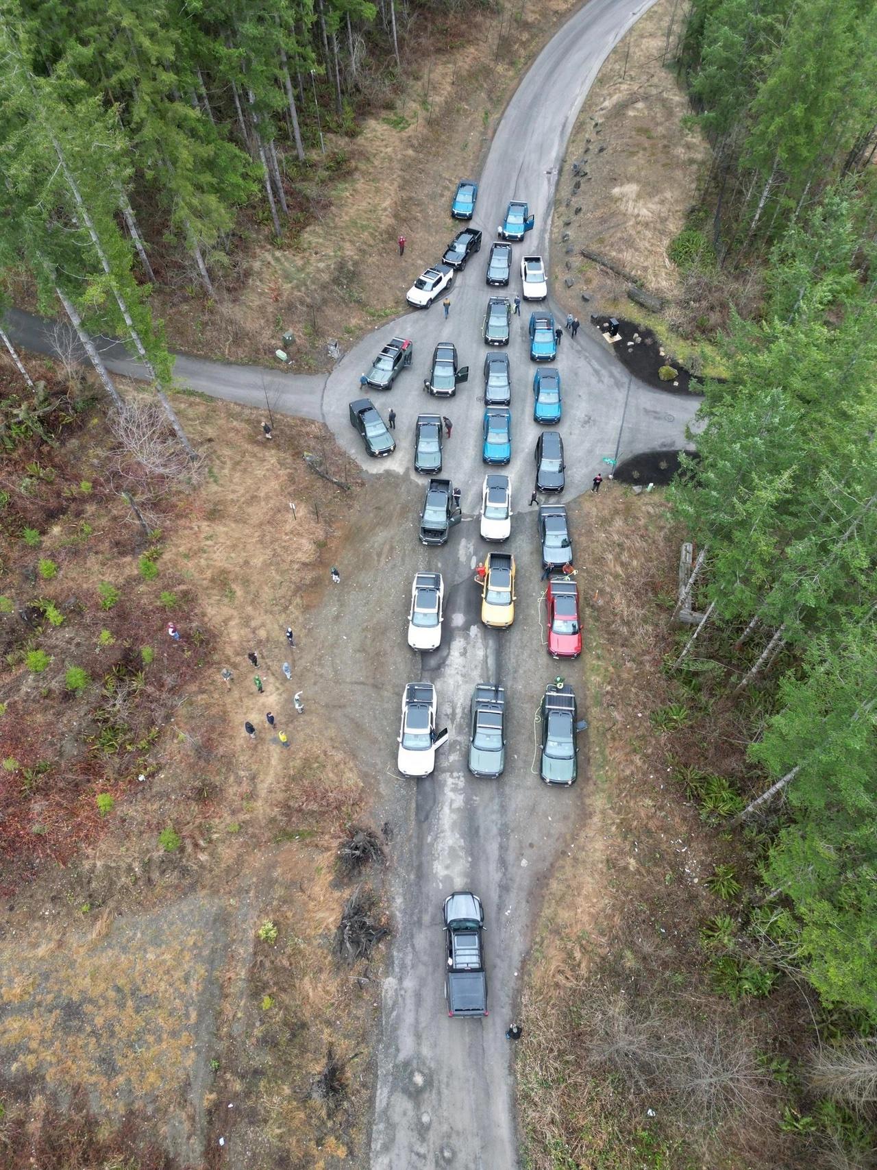 Rivian R1T R1S Off-Road day trip w/ Emerald City Rivian Club (ECRC) ivW7SUf_d