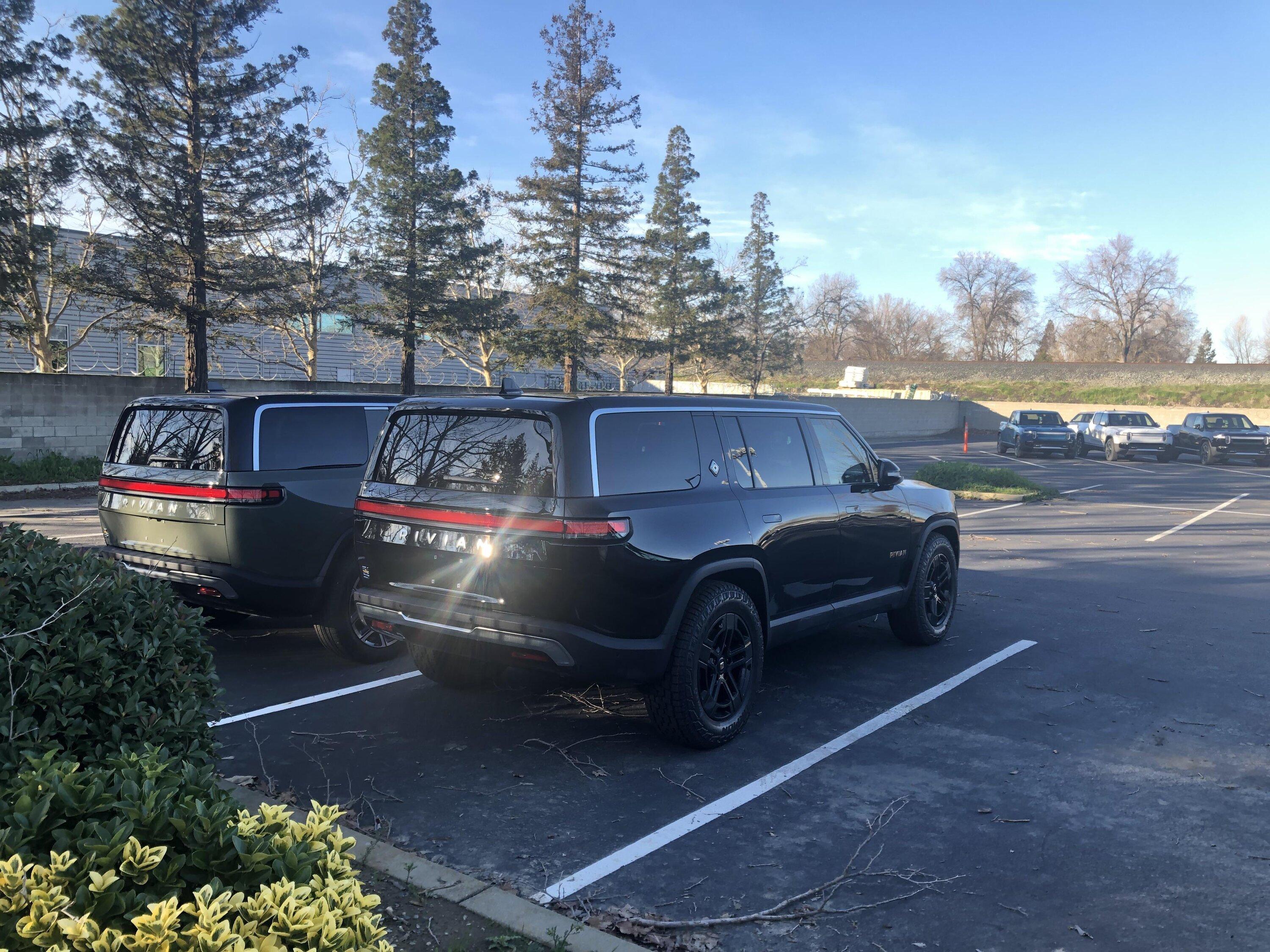 Rivian R1T R1S MIDNIGHT (Black) Rivian Photos xv19jokjghda1