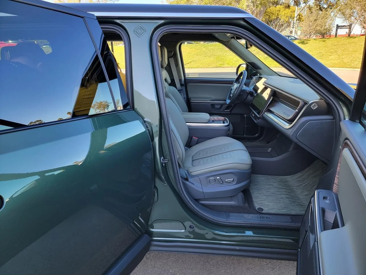 Rivian R1T R1S FOREST EDGE Rivian Interior Photos 88876229-755E-4CC2-9971-65C6E0E8601C