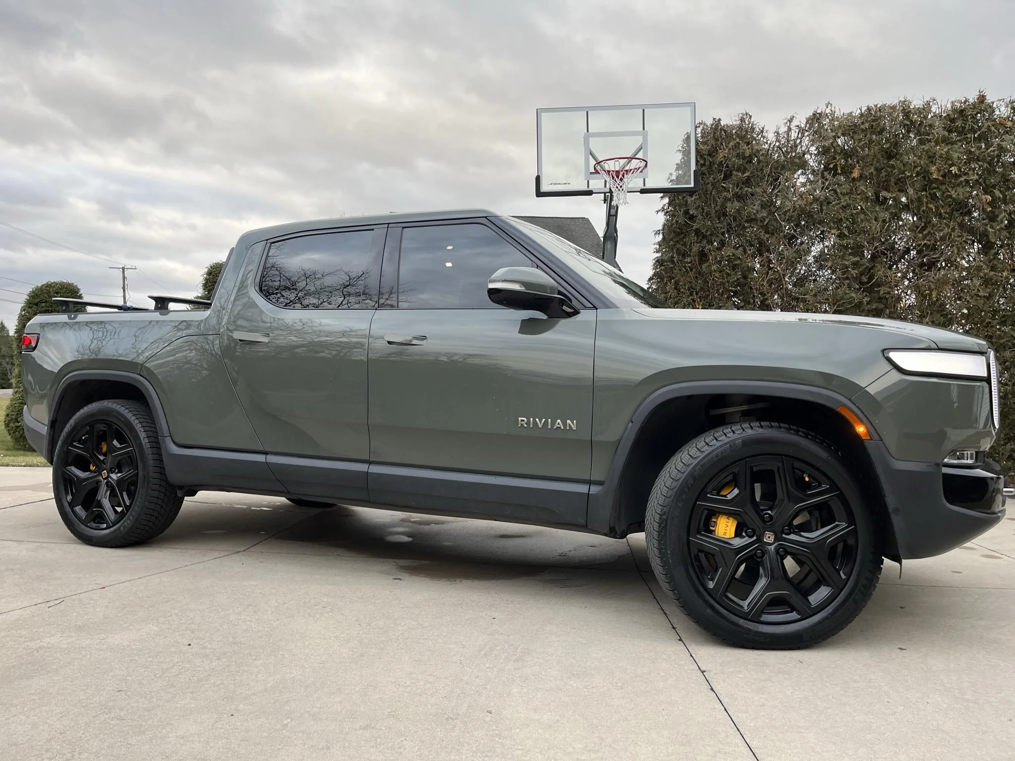 Rivian R1T R1S LAUNCH GREEN R1T Photos BEA24770-4FE5-4AD0-AAD8-394E760439FB