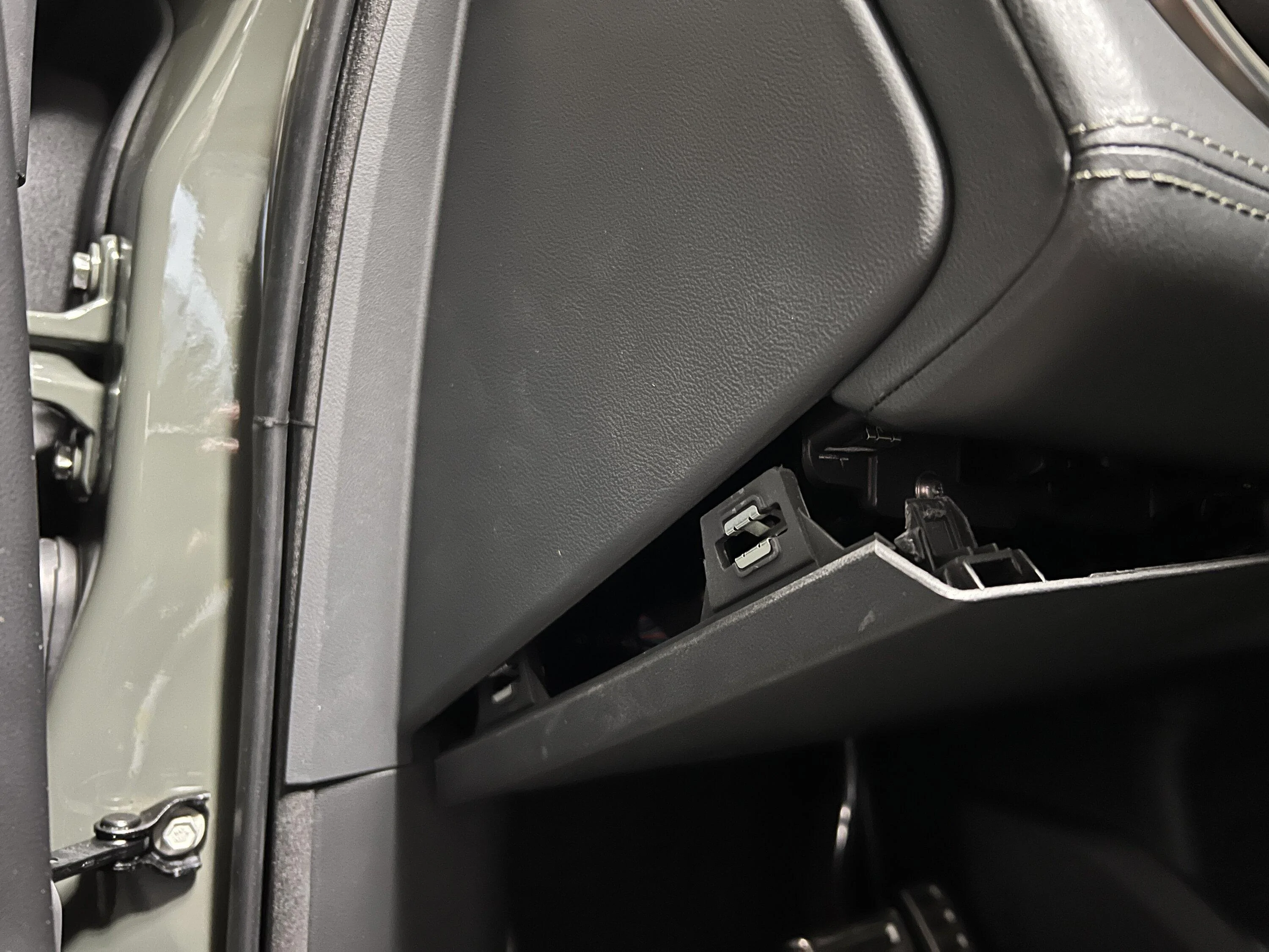 Rivian R1T R1S NEW - RIVIPARTS Left Side Phone Mount IMG_1098 (1)