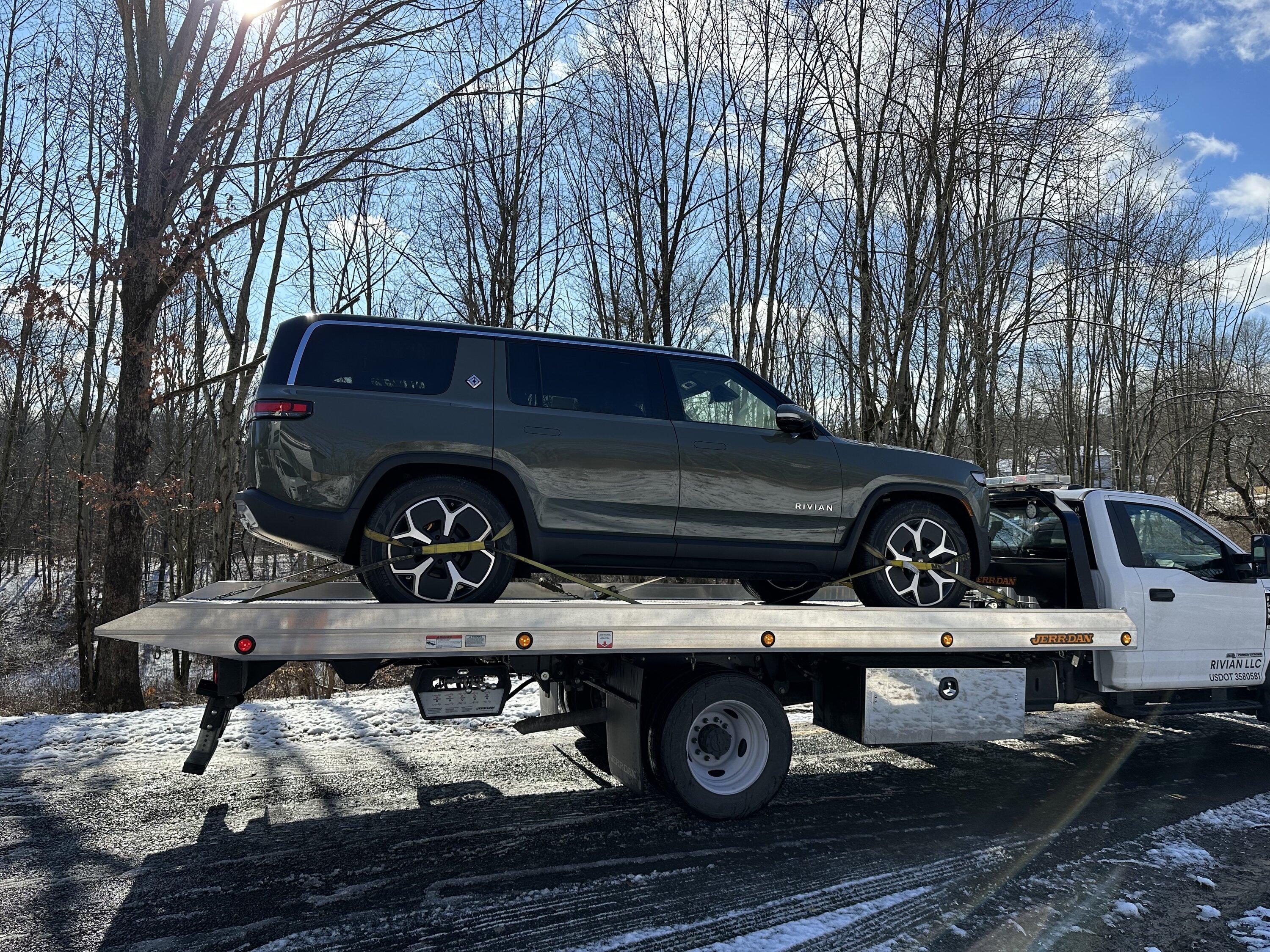 Rivian R1T R1S ? LAUNCH GREEN R1S  Photos E64D92D5-484D-49E9-92D4-C1FEBF47D099