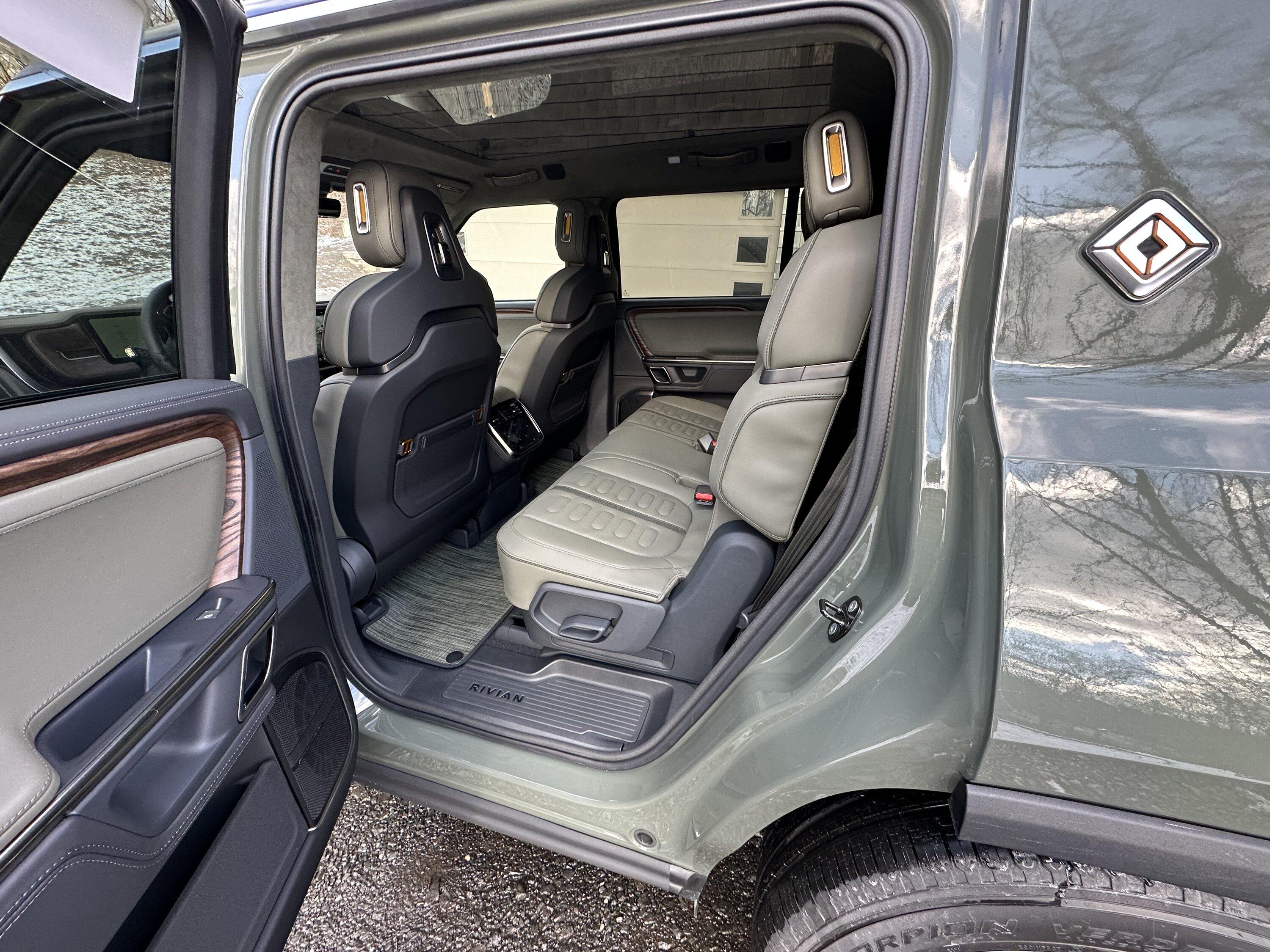 Rivian R1T R1S ? LAUNCH GREEN R1S  Photos CACB3F48-02E1-493F-9410-A81EDDD075D4