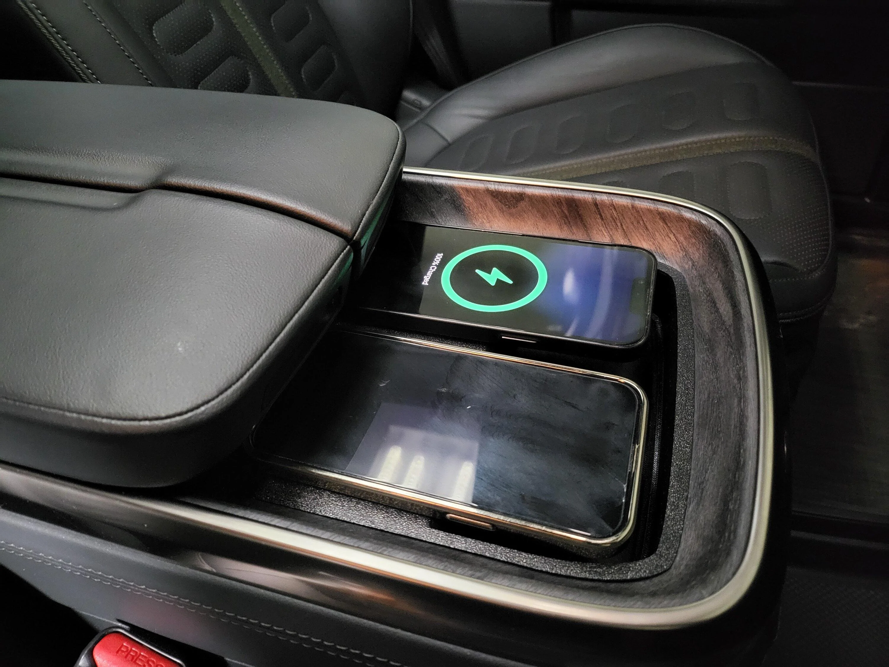 Rivian R1T R1S NEW - RIVIPARTS Ultimate MagSafe Charging Pad Kit 20230126_174550
