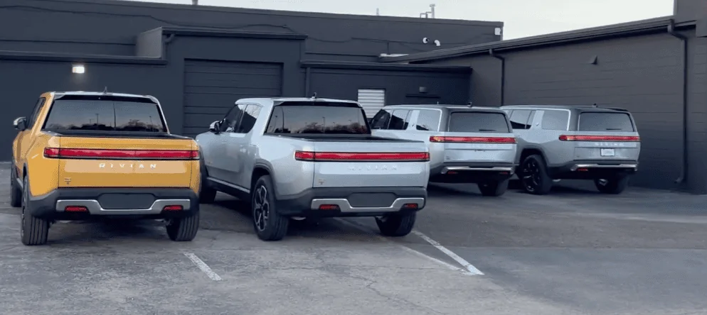 Rivian R1T R1S R1S LA Silver new delivery estimates Screen Shot 2023-01-28 at 11.51.22 AM