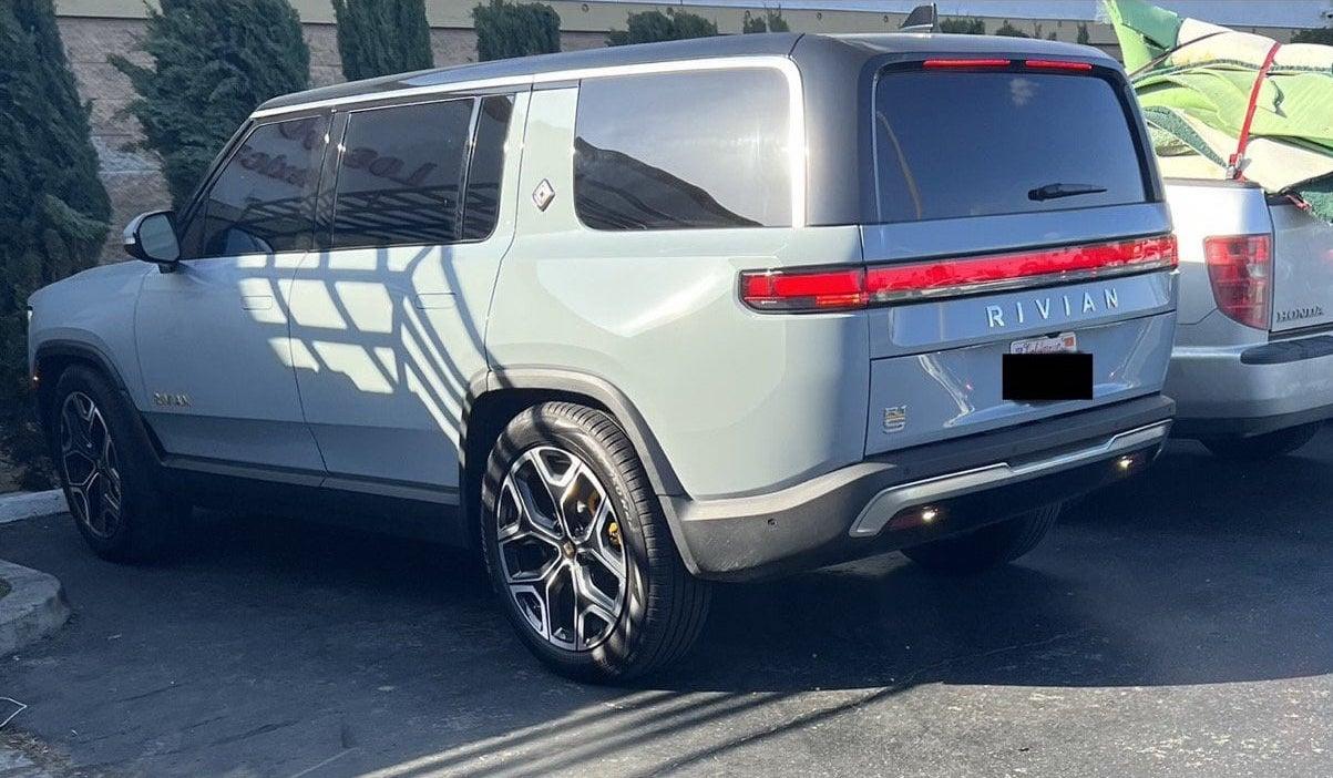 Rivian R1T R1S ? LIMESTONE R1S  Photos Limestone Rivian R1S