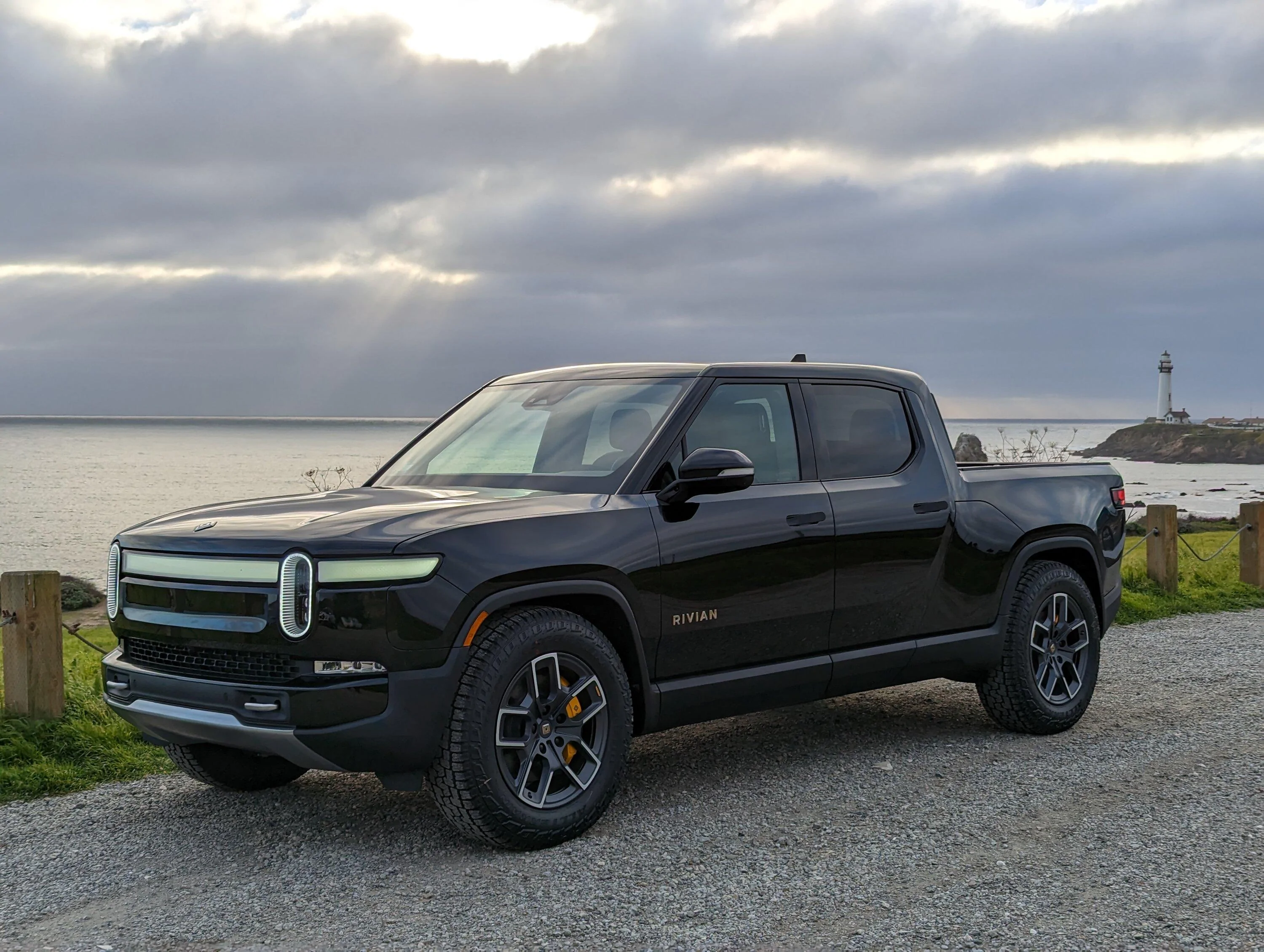 Rivian R1T R1S MIDNIGHT (Black) Rivian Photos PXL_20230129_002747629