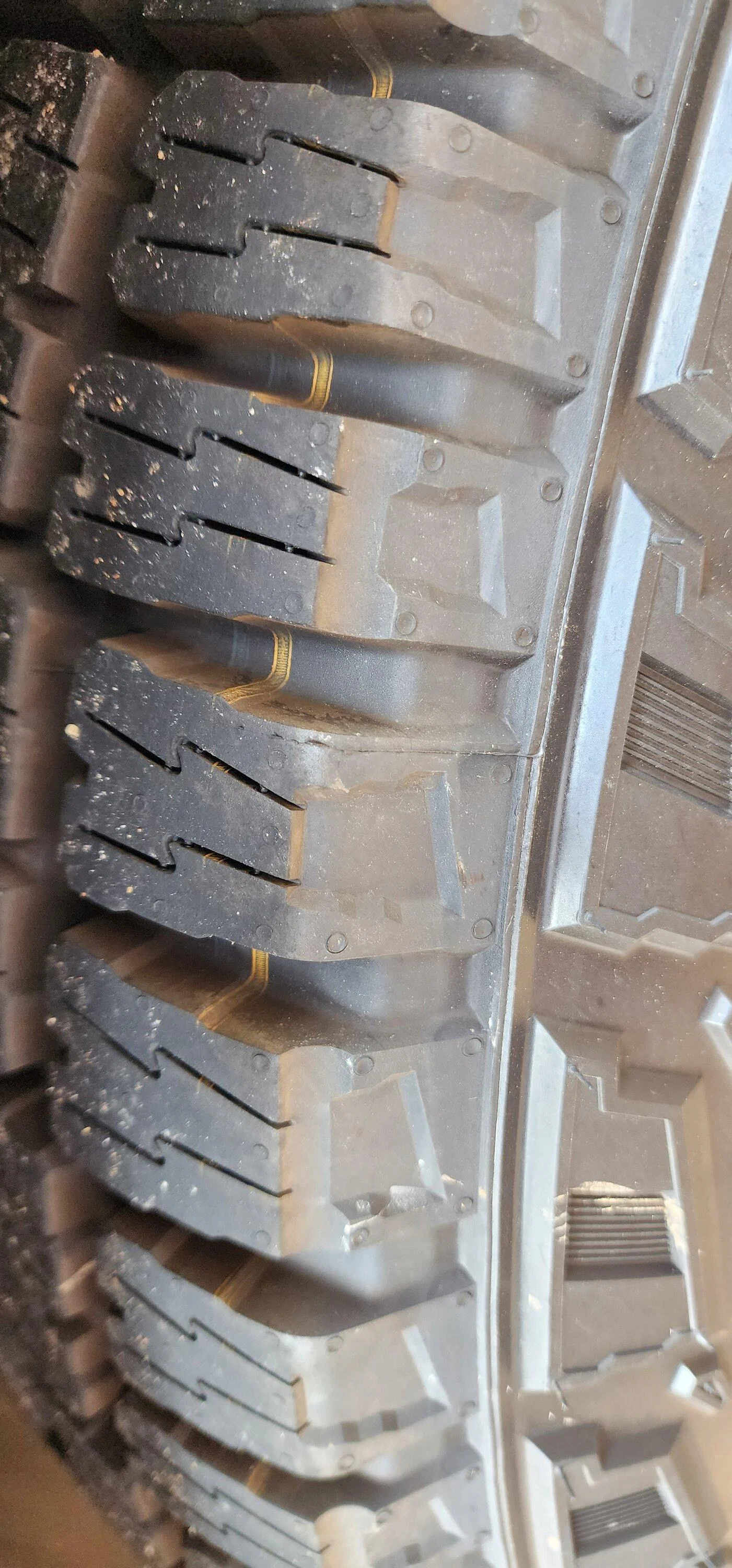 Rivian R1T R1S 20 inch oem all terrain tires x4 like new for sale 16750137005937638079325043117554