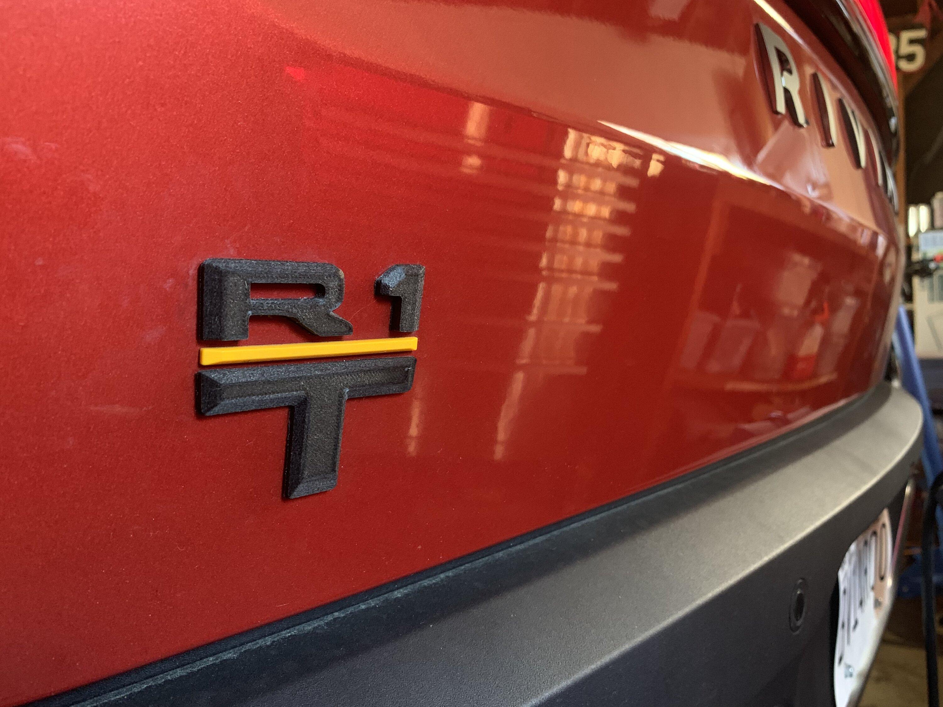 Rivian R1T R1S Emblem Blackout 33647579-7307-4D88-947F-DACDC7936B24