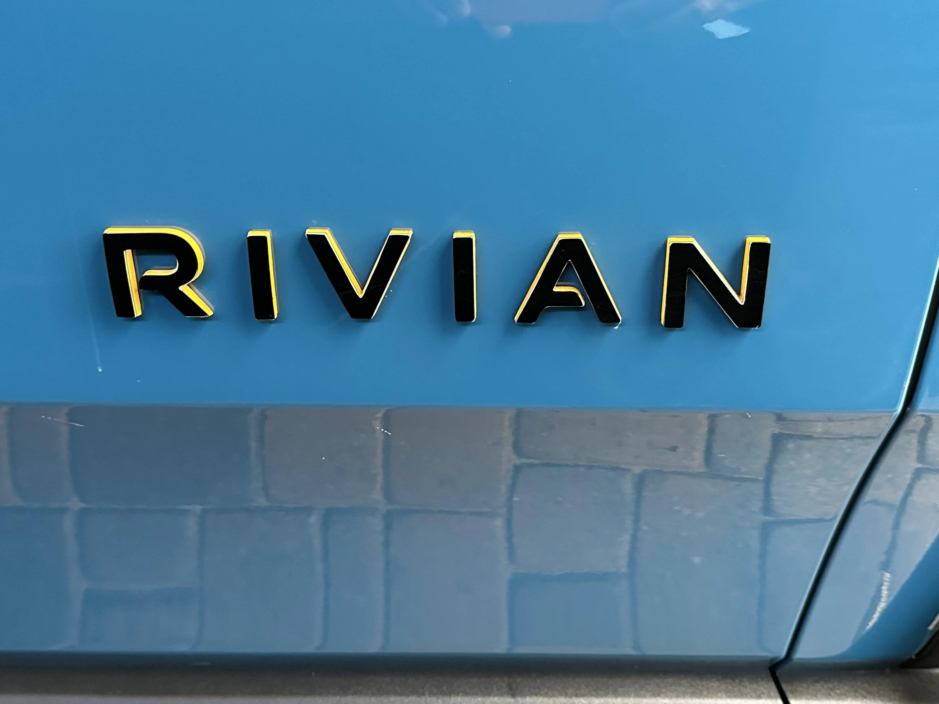 Rivian R1T R1S Emblem Blackout IMG_1083