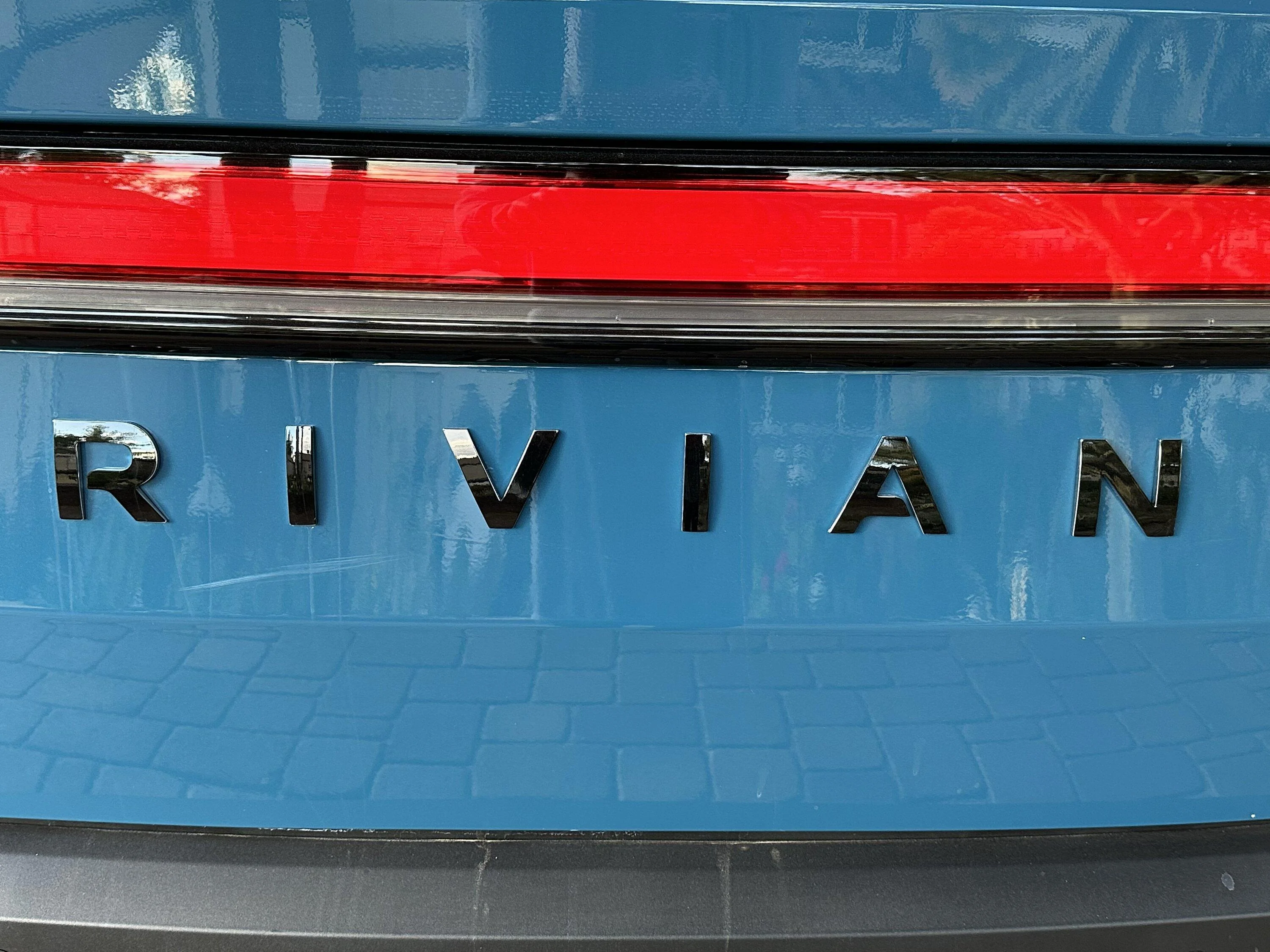 Rivian R1T R1S Emblem Blackout IMG_1084