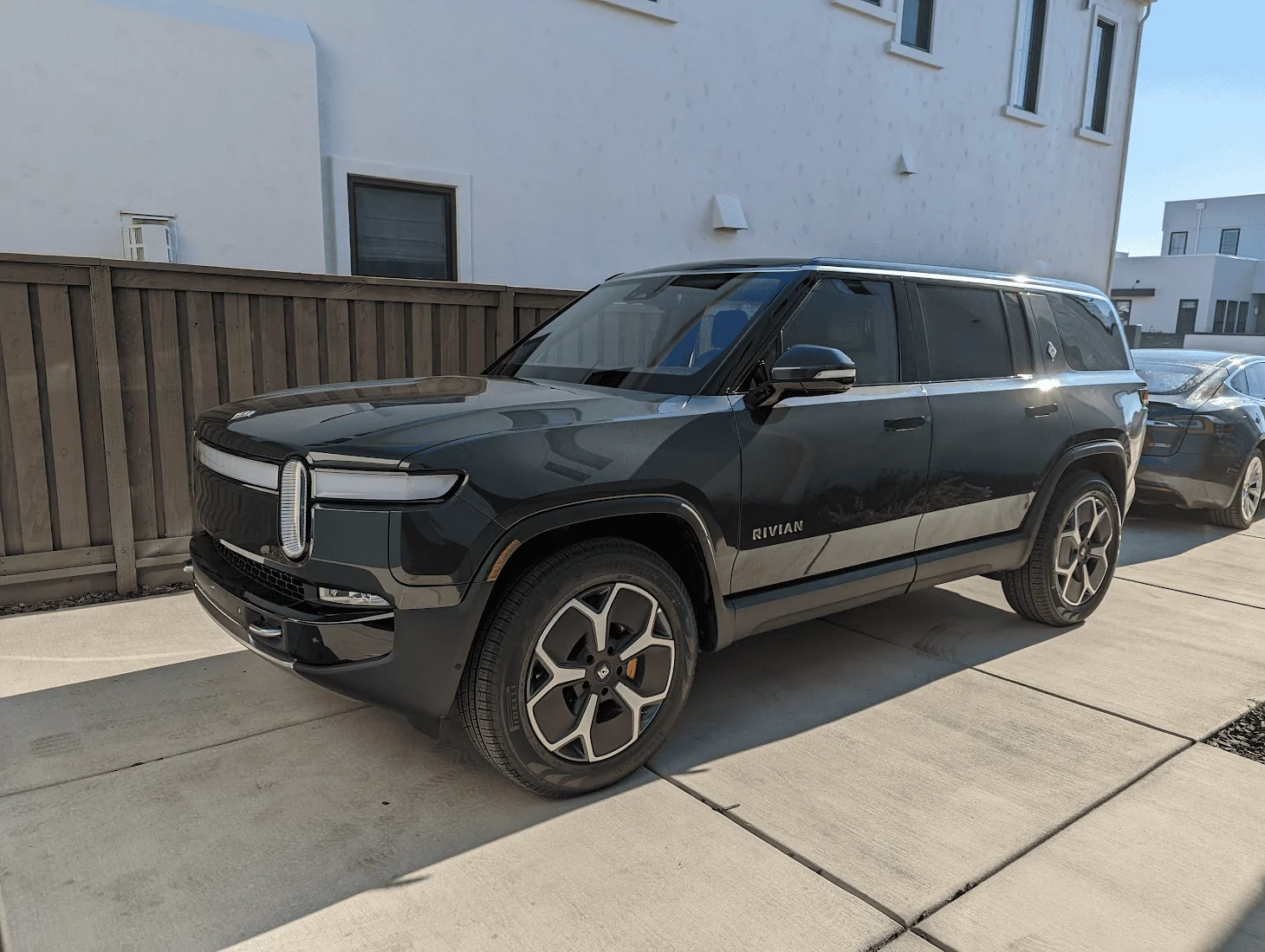 Rivian R1T R1S FOREST GREEN R1T Photos 1675125363183