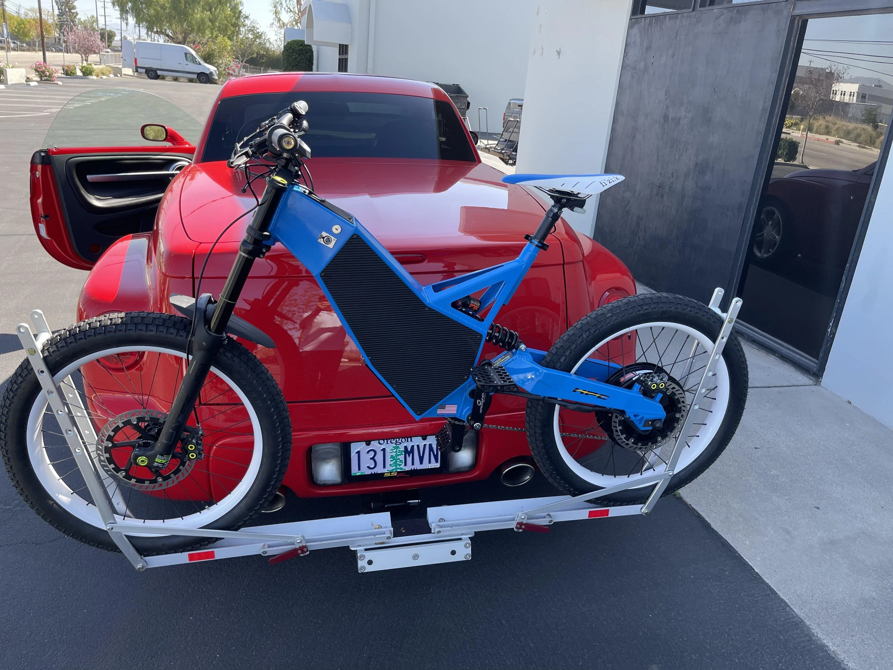 Rivian R1T R1S Found good bike mount option for Rivian R1T using Yakima Frontloader EAF32E83-2537-4001-B8D6-4A27CD3AFCBE