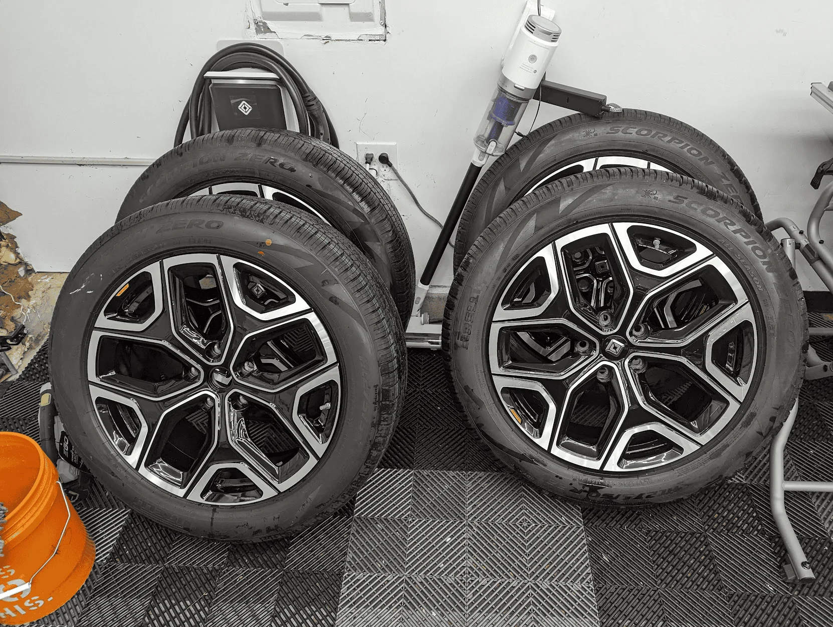 Rivian R1T R1S Kanundrum's R1S Build Thread (1 year Anniversary) 1675190160629