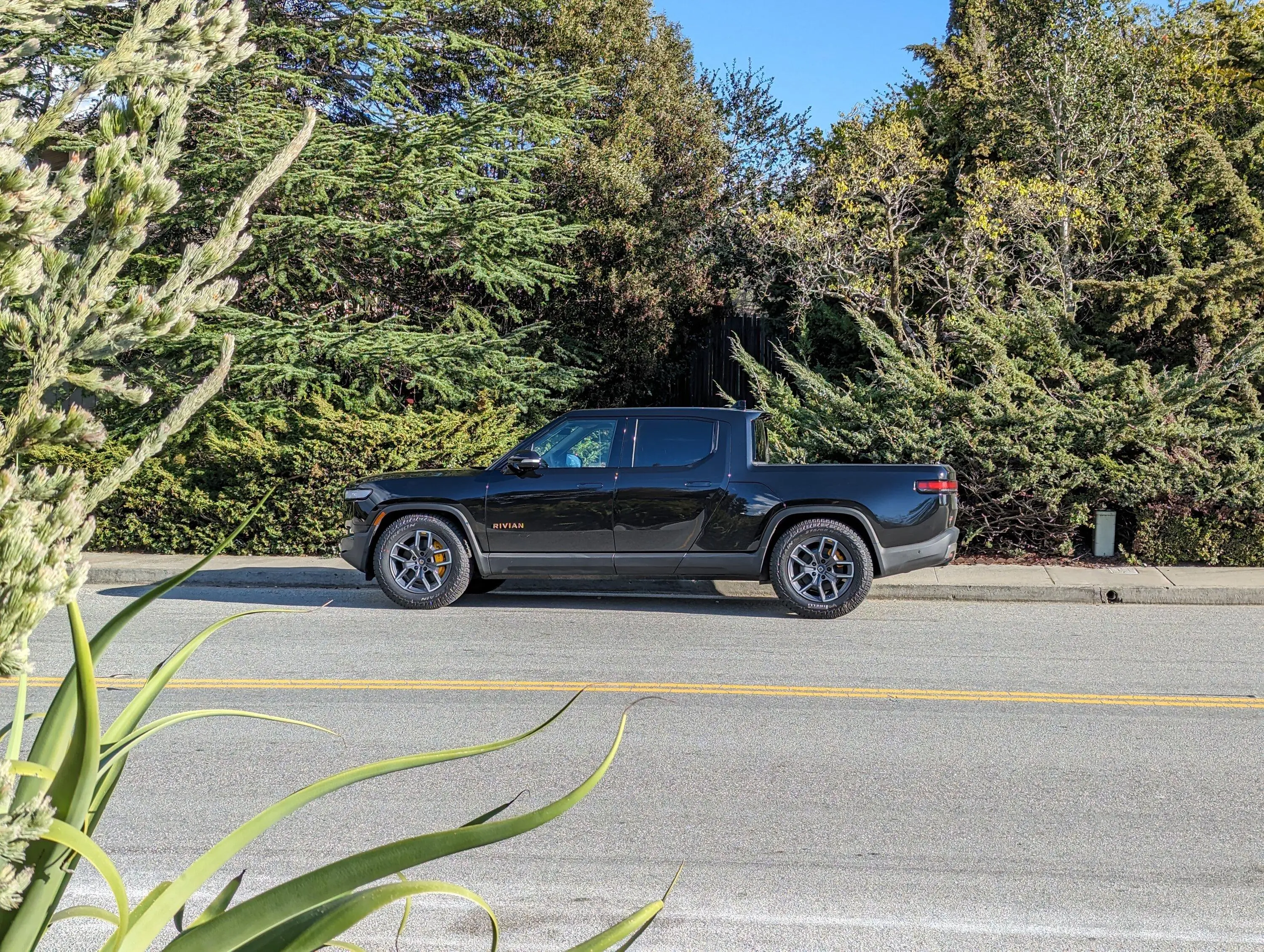 Rivian R1T R1S Midnight over Forest Edge R1T Delivered! Impressions/Photos PXL_20230129_225631425