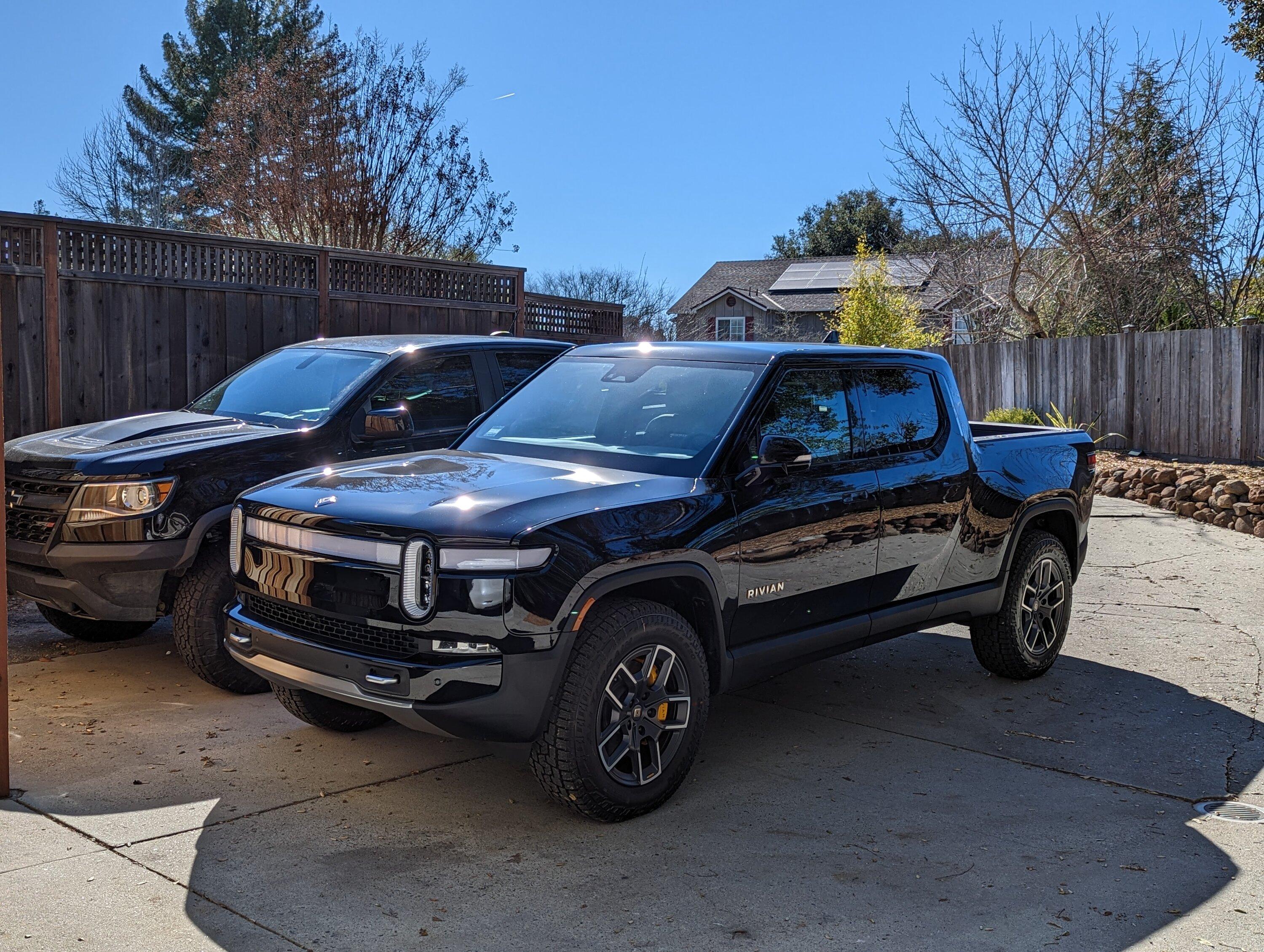 Rivian R1T R1S Midnight over Forest Edge R1T Delivered! Impressions/Photos PXL_20230130_202559151