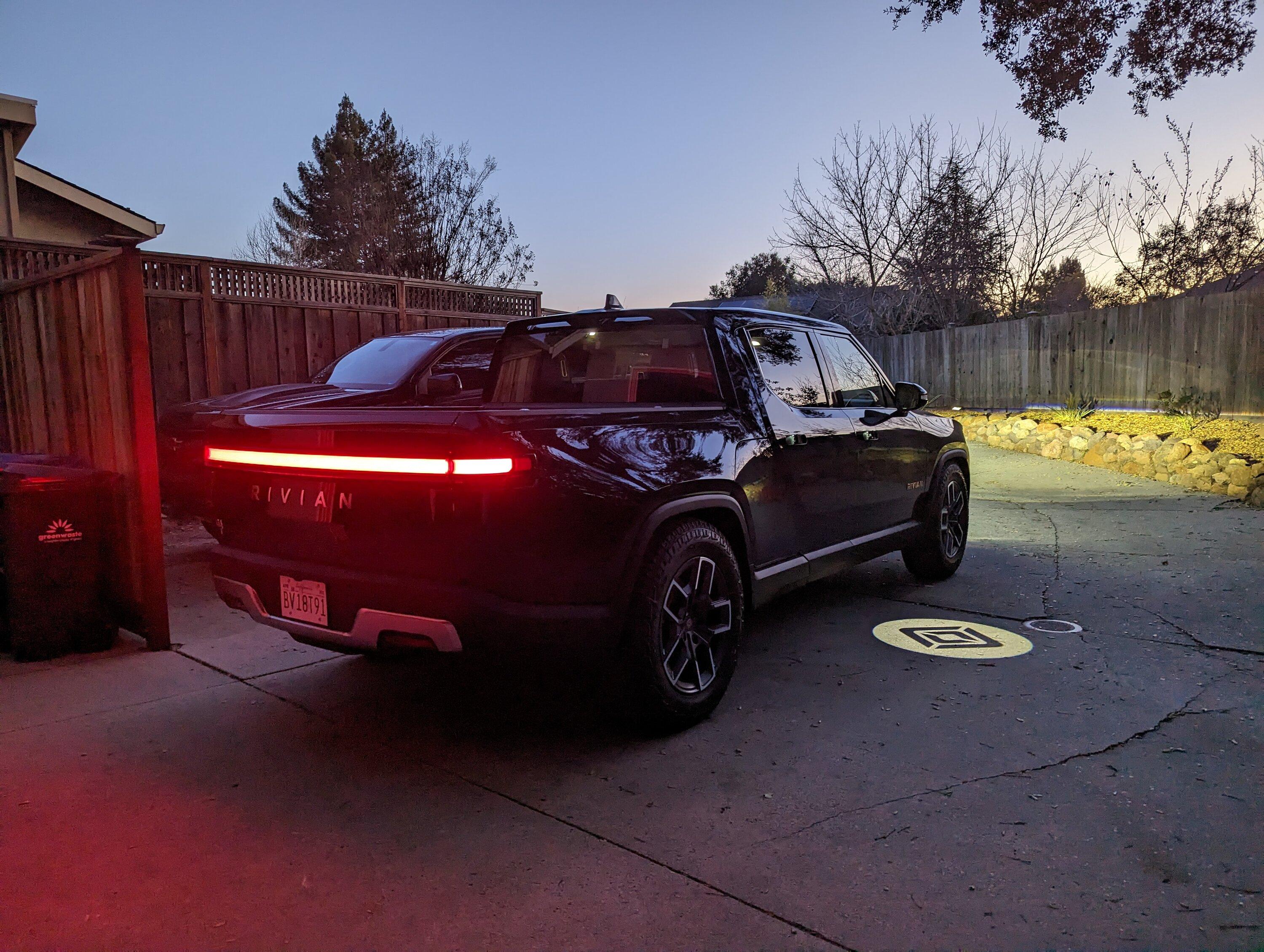 Rivian R1T R1S Midnight over Forest Edge R1T Delivered! Impressions/Photos PXL_20230131_015047276.MP