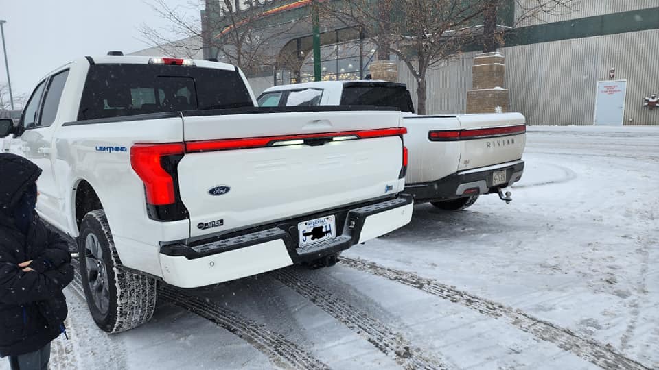 Rivian R1T R1S GLACIER WHITE R1T  Photos 328027839_752177882910675_825436388781175301_n