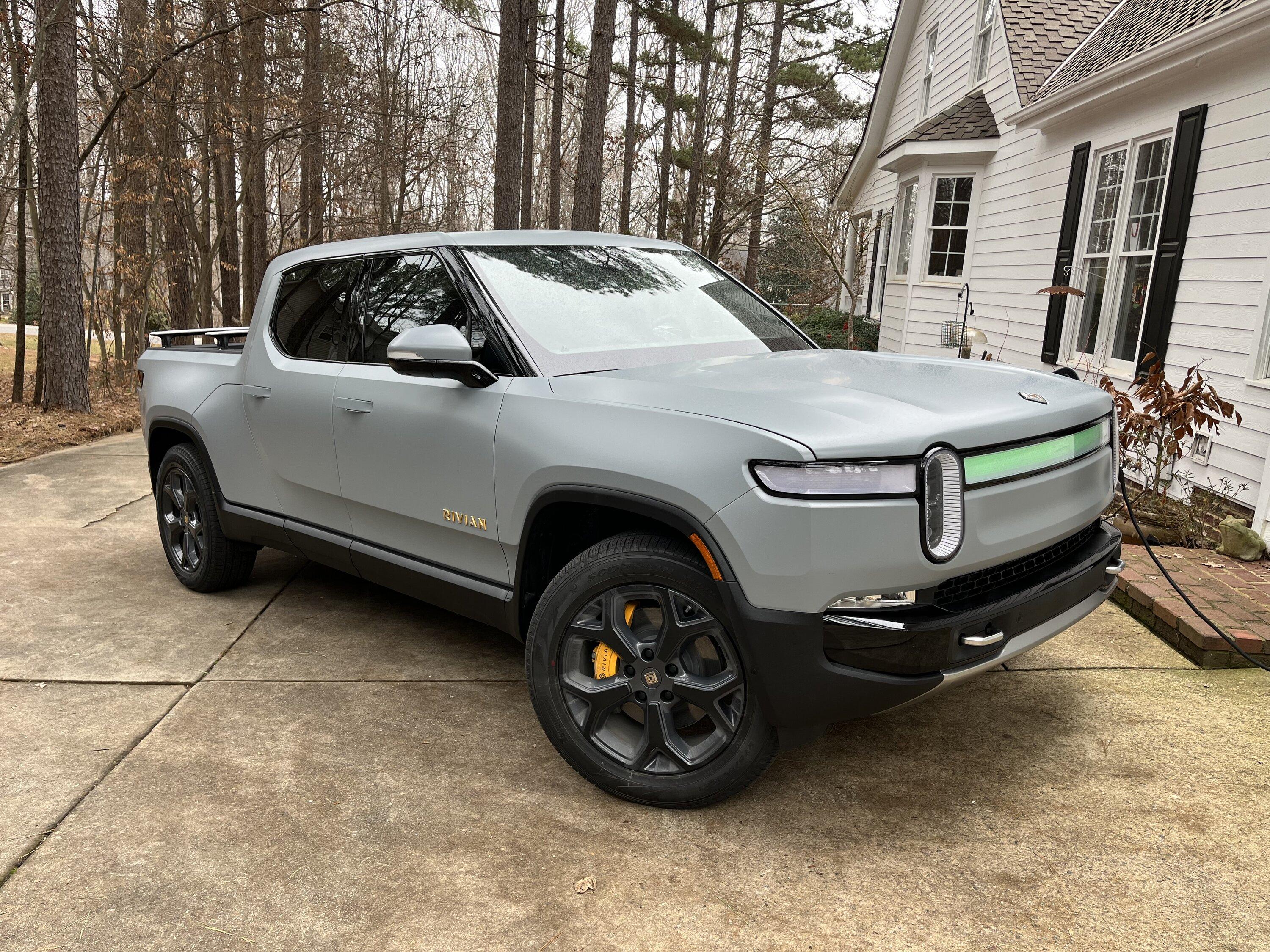 Rivian R1T R1S LIMESTONE R1T Photos 1D898D94-2F23-4051-9521-E00EF397CD15