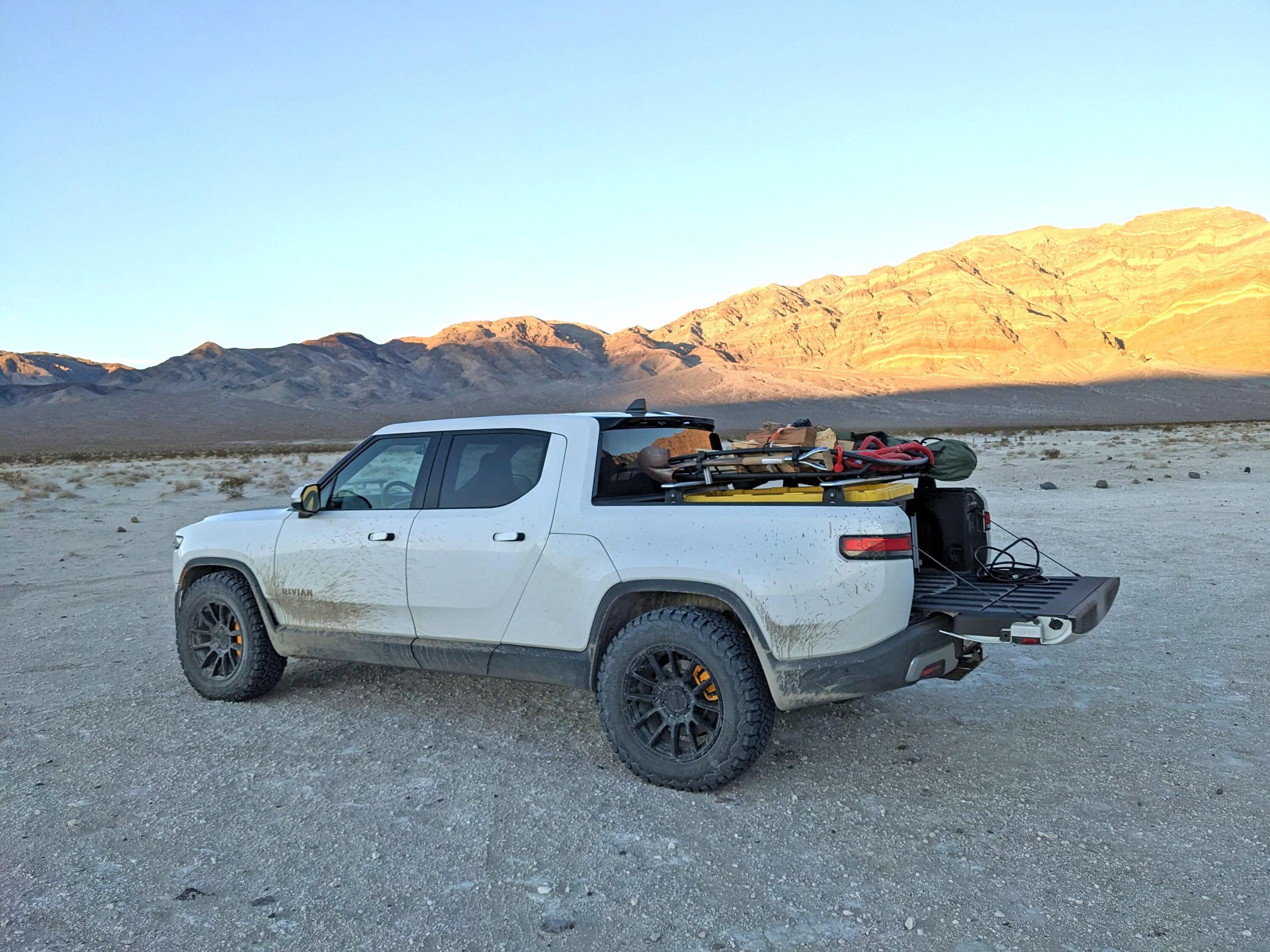 Rivian R1T R1S GLACIER WHITE R1T  Photos pxl_20230129_005051228-jpg