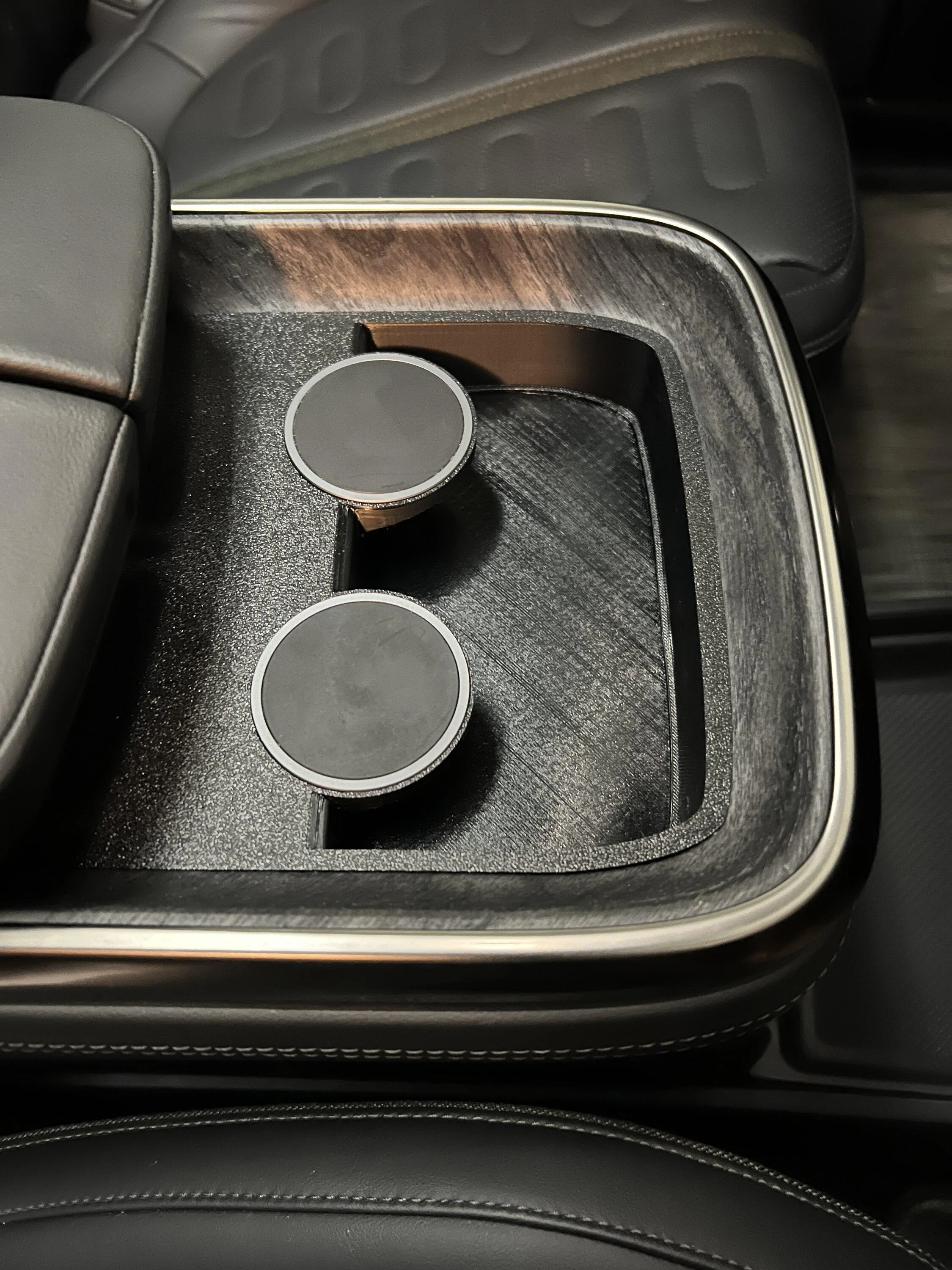 Rivian R1T R1S NEW - RIVIPARTS Ultimate MagSafe Charging Pad Kit IMG_1285