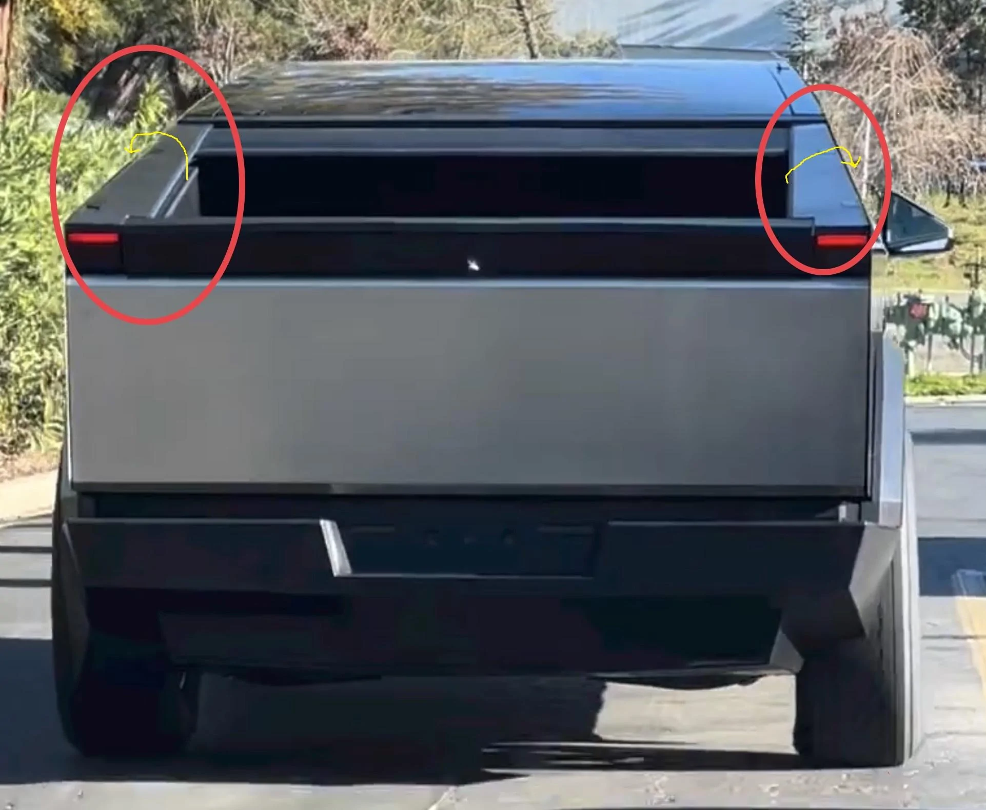 Rivian R1T R1S Cybertruck reveals new triangle mirrors (removable) in Palo Alto sighting ?? (video) Fli