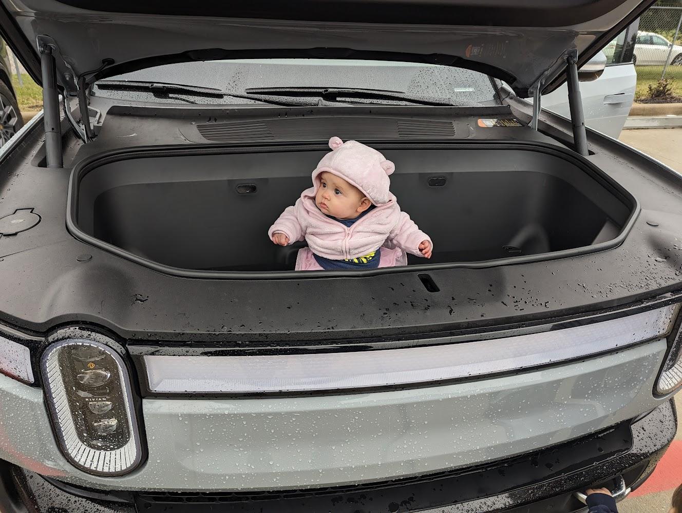 Rivian R1T R1S I did my first mile today.... pBeUrb8