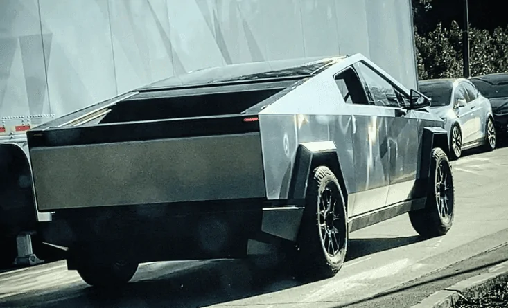 Rivian R1T R1S Cybertruck reveals new triangle mirrors (removable) in Palo Alto sighting ?? (video) 1675430679953