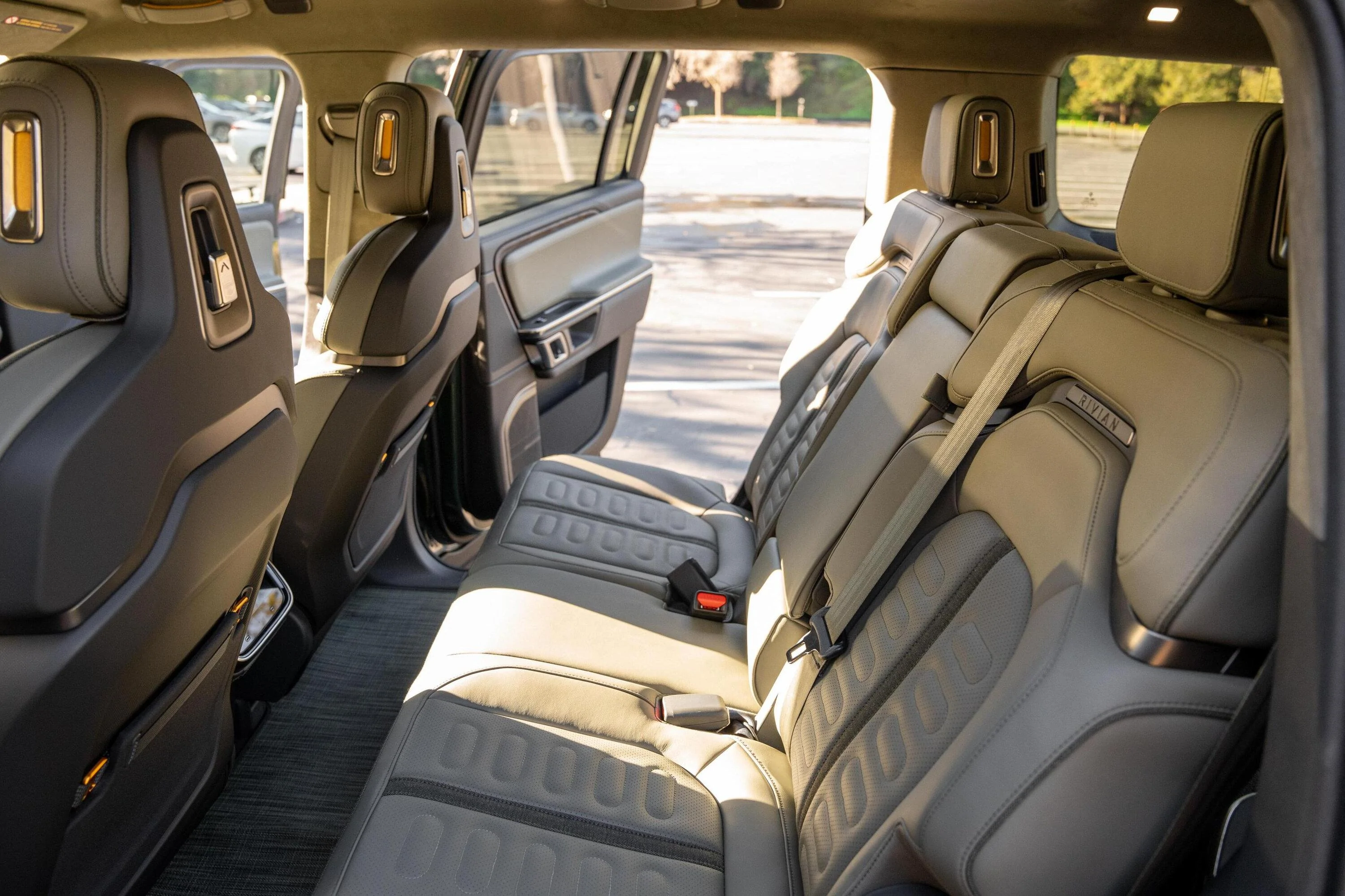 Rivian R1T R1S FOREST EDGE Rivian Interior Photos 3oQPWpOm-6-CSqt-DTv-(edit)