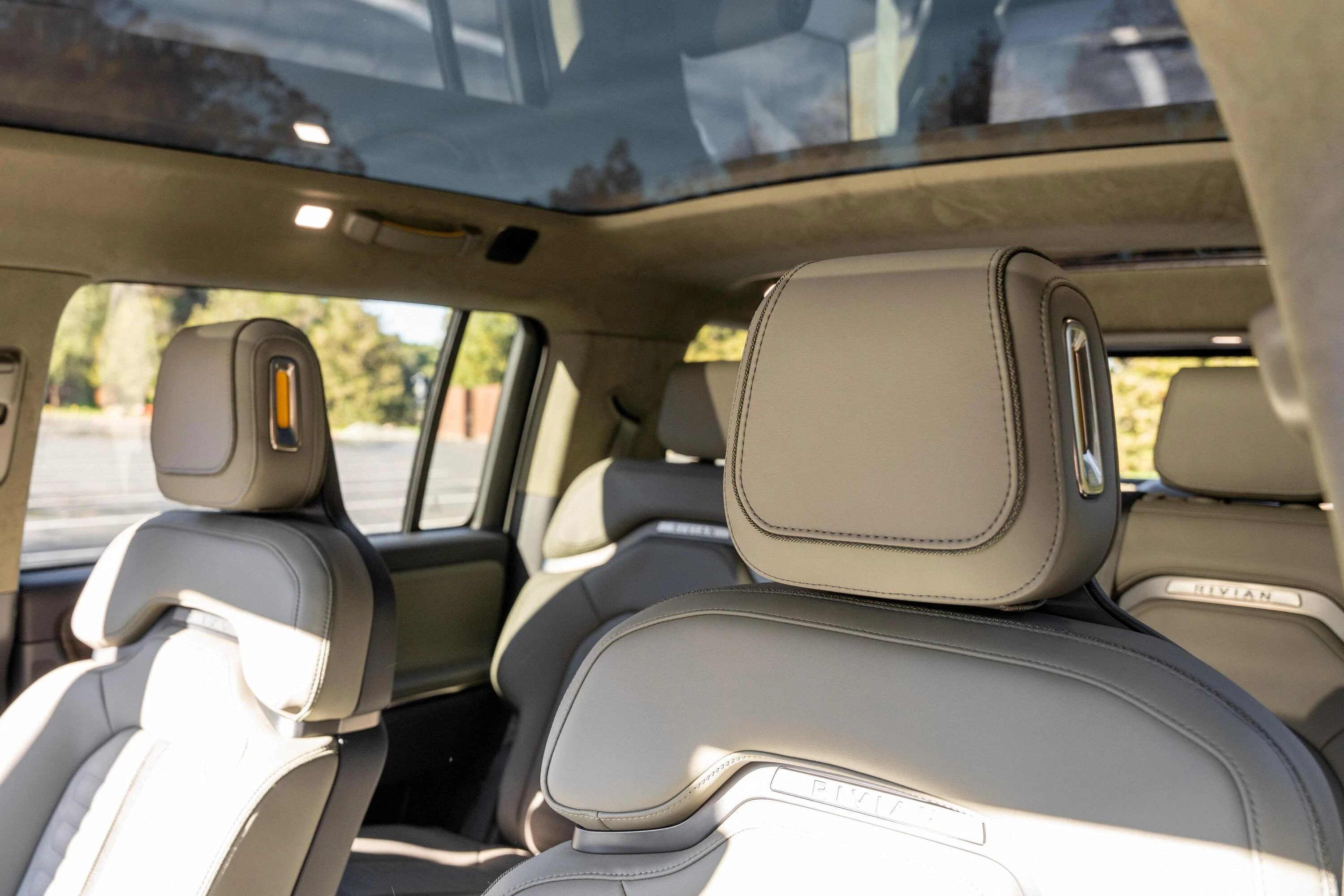 Rivian R1T R1S FOREST EDGE Rivian Interior Photos 3oQPWpOm-Jq5agHilV0G