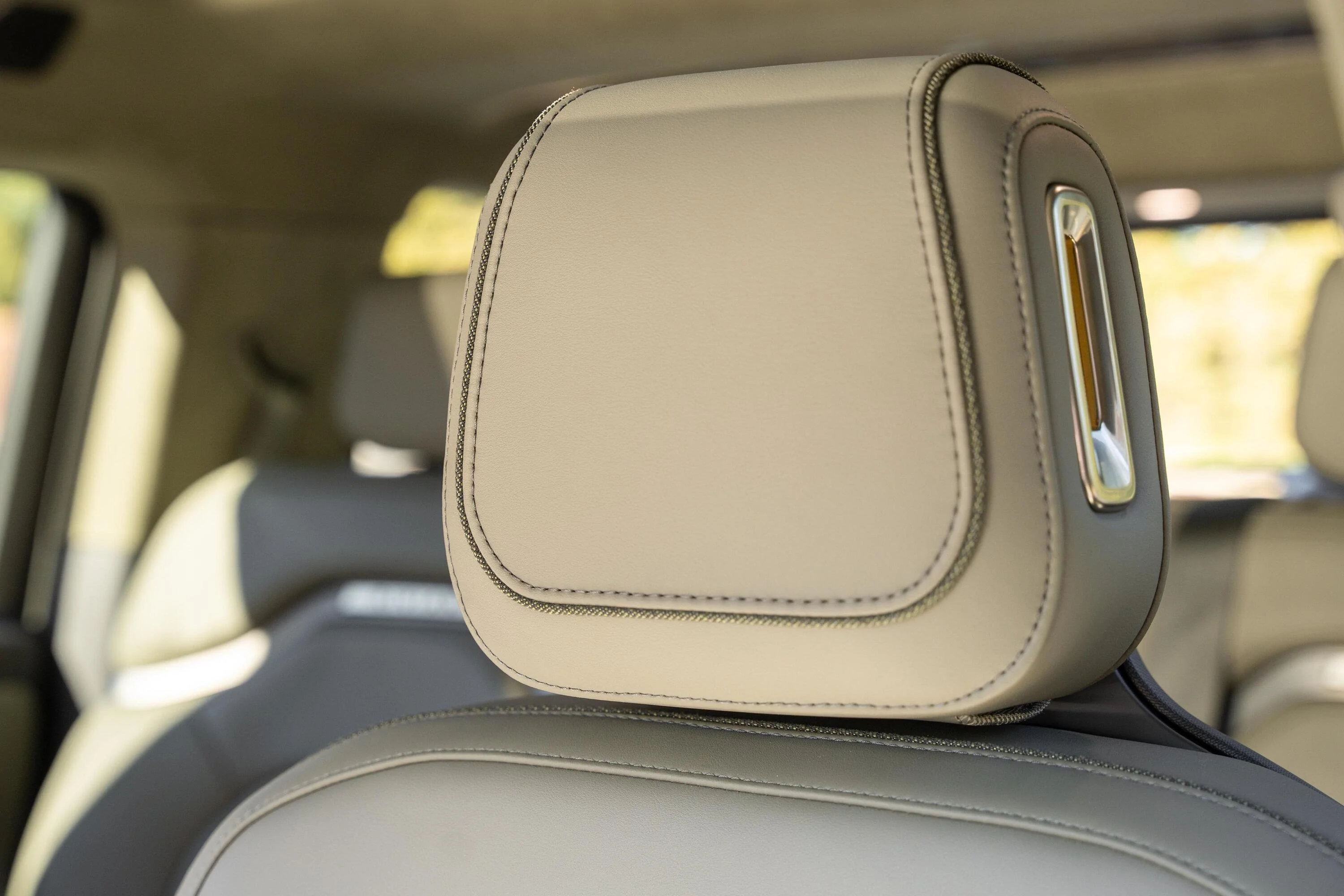Rivian R1T R1S FOREST EDGE Rivian Interior Photos 3oQPWpOm-NmIhO7UDan