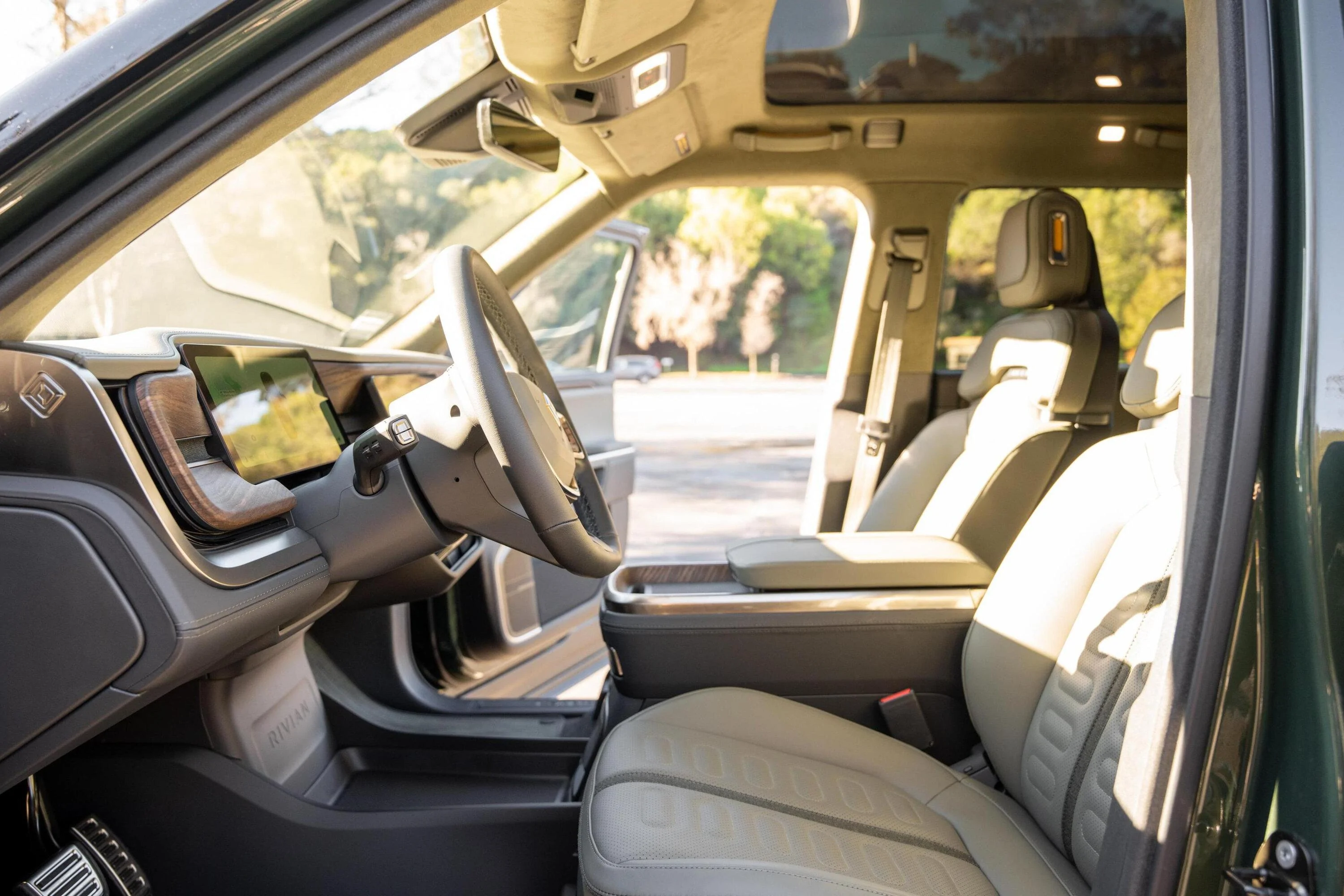 Rivian R1T R1S FOREST EDGE Rivian Interior Photos 3oQPWpOm-tRD8BAdxy_-(edit)