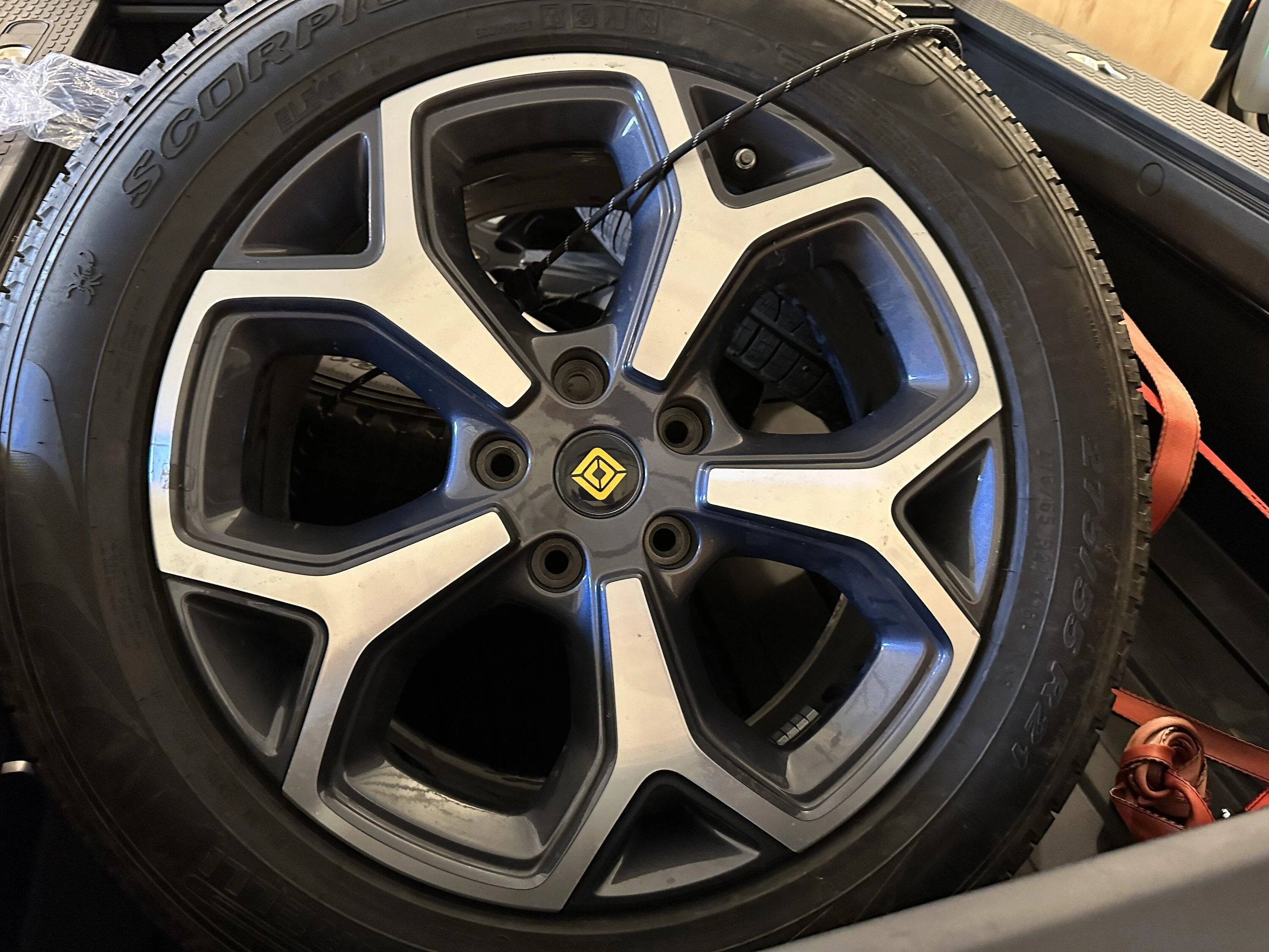 Rivian R1T R1S FS: Center Wheel Caps 9E1FDCCB-26EB-4499-8D74-4718BC035CE4
