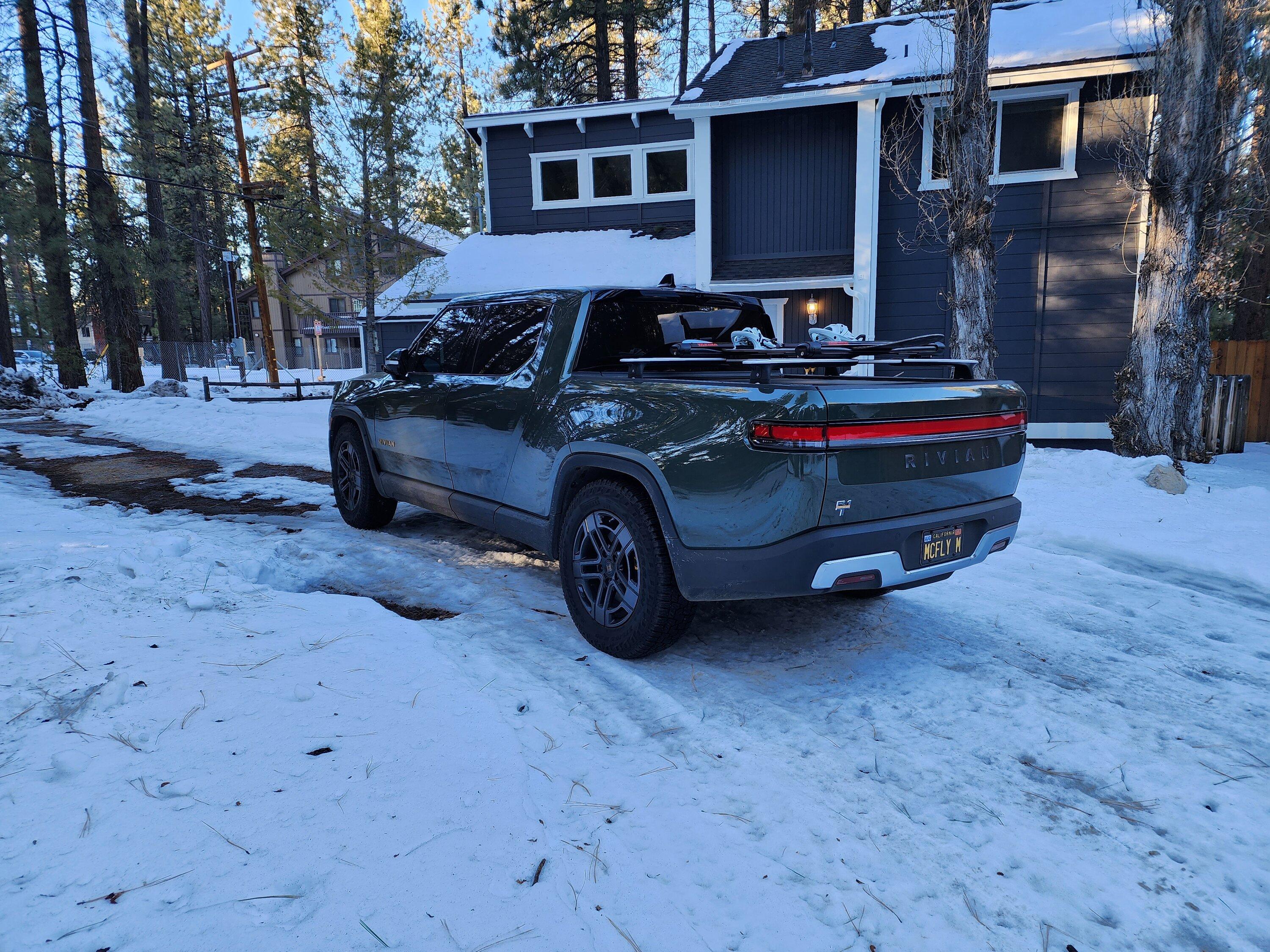 Rivian R1T R1S How are you planning to haul your ski / snowboard gear? 20230127_162256